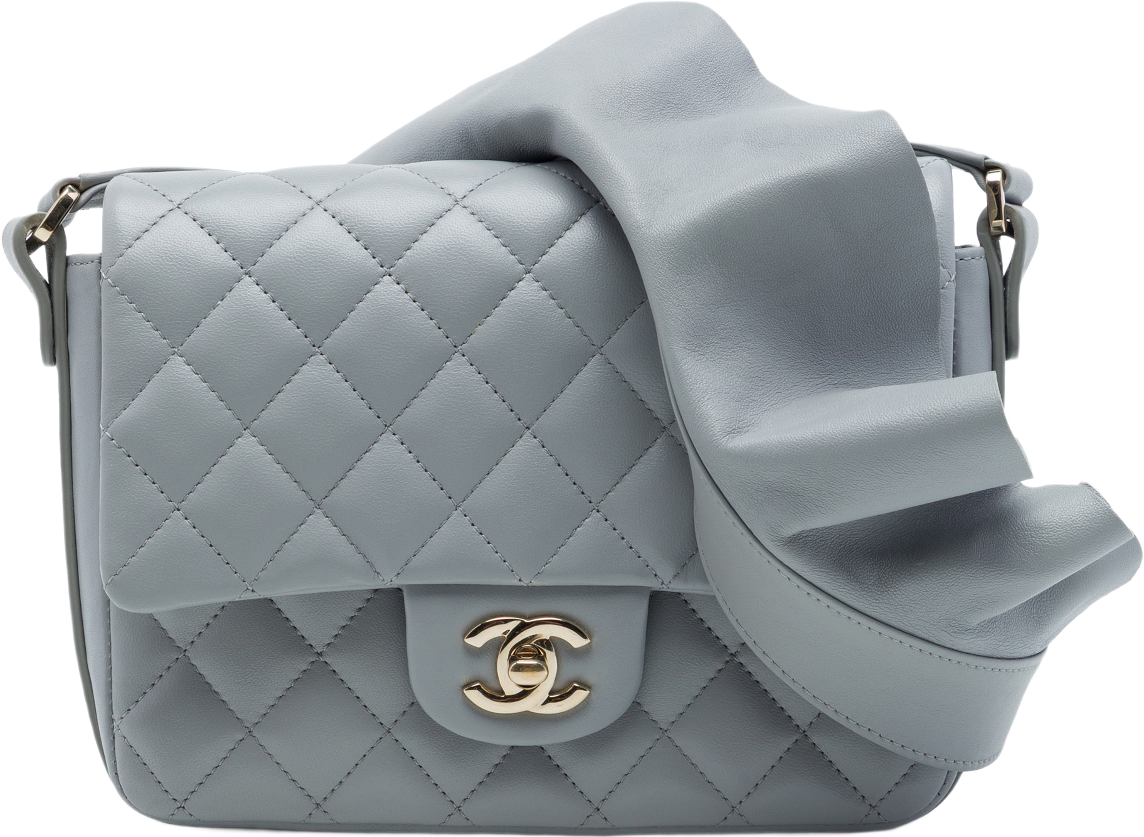 Chanel Quilted Calfskin Bolero De Chanel Flap, från Luxclusif, i färgen grå. Klicka för att öppna bilden i stort format