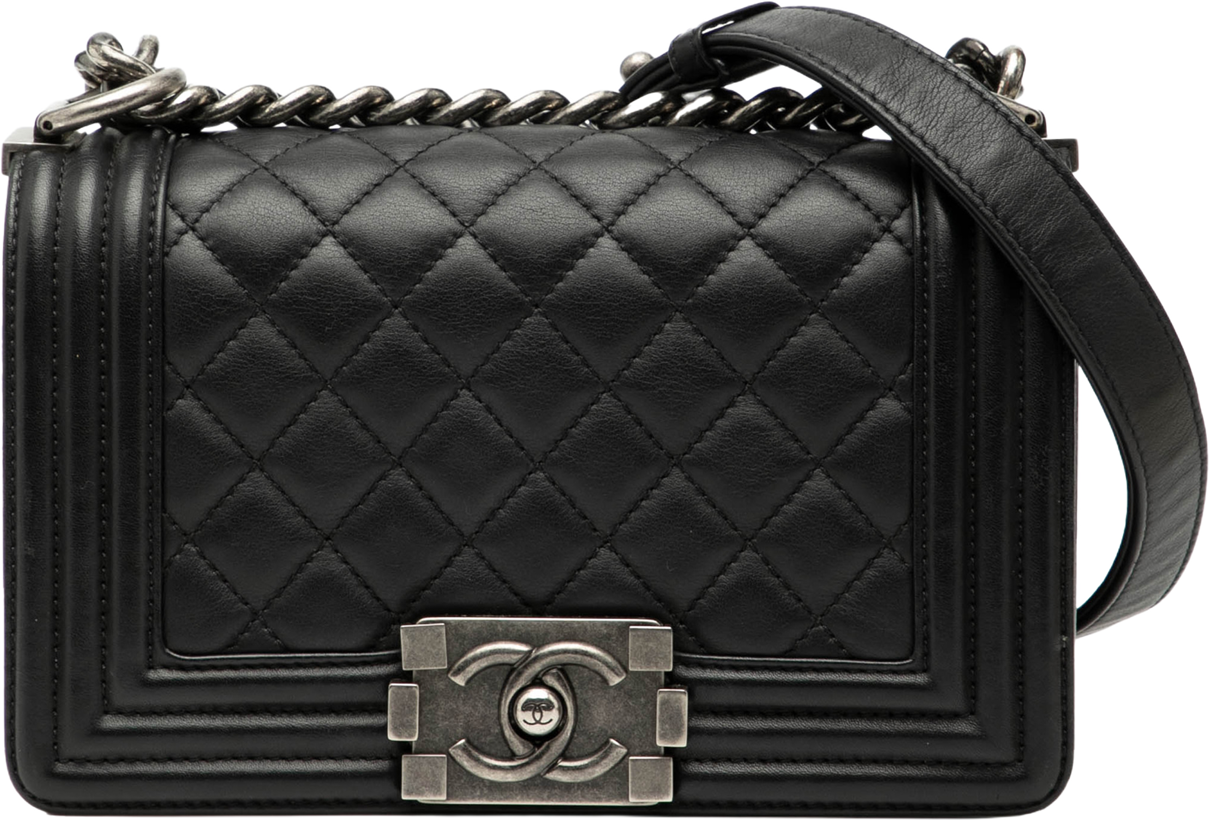 Chanel Small Quilted Lambskin Boy Flap, från Luxclusif, i färgen black. Klicka för att öppna bilden i stort format