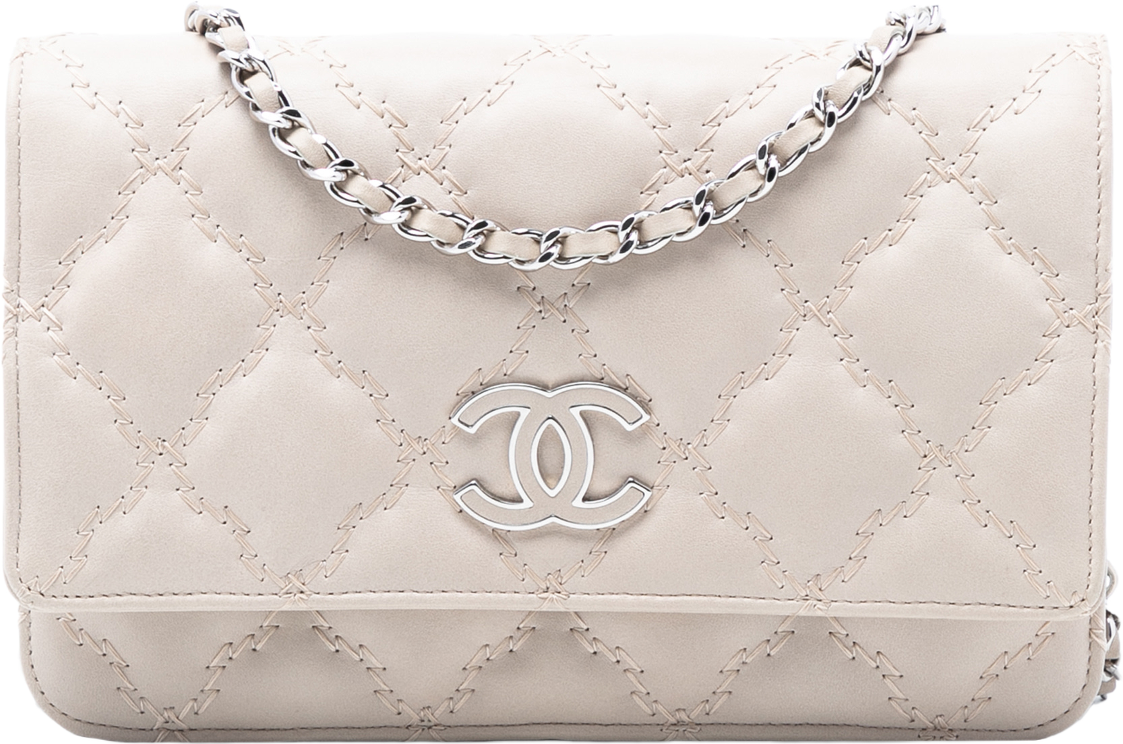 Chanel Cc Quilted Calfskin Double Stitch Hamptons Wallet On Chain, från Luxclusif, i färgen light beige. Klicka för att öppna bilden i stort format