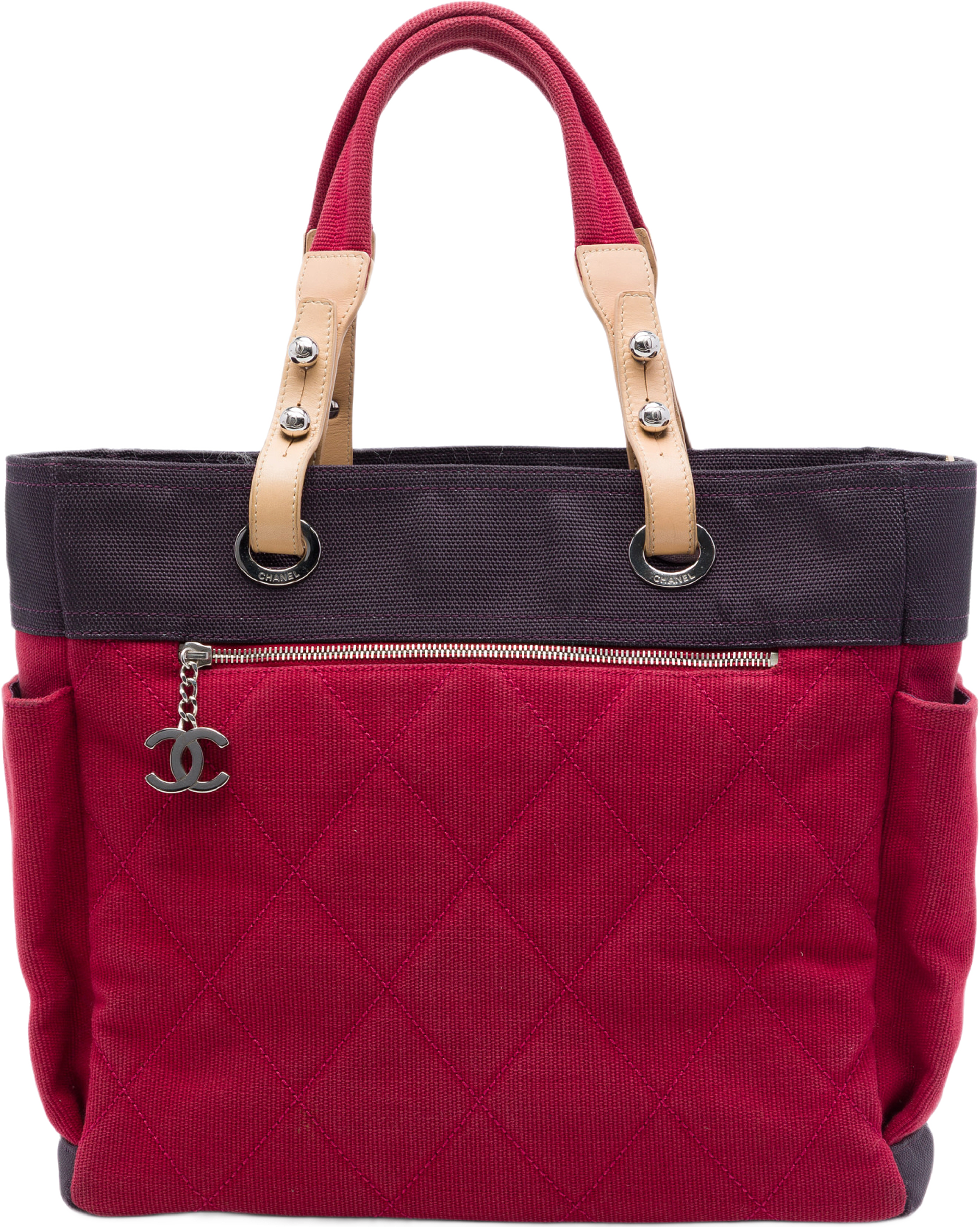 Chanel Large Quilted Canvas Paris Biarritz Tote, från Luxclusif, i färgen röd. Klicka för att öppna bilden i stort format