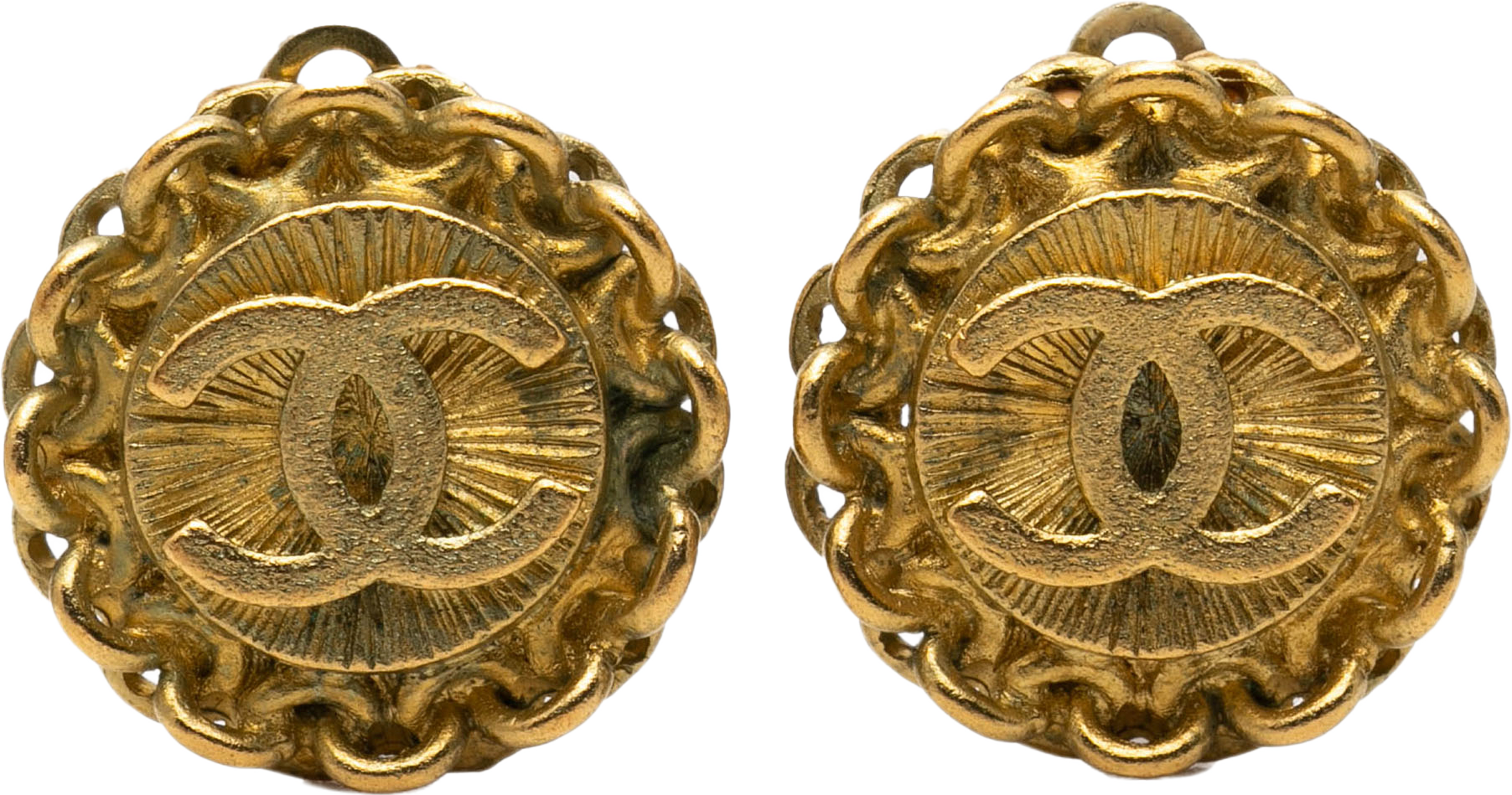 Chanel Cc Gold Plated Round Clip On Earrings, från Luxclusif, i färgen gold. Klicka för att öppna bilden i stort format
