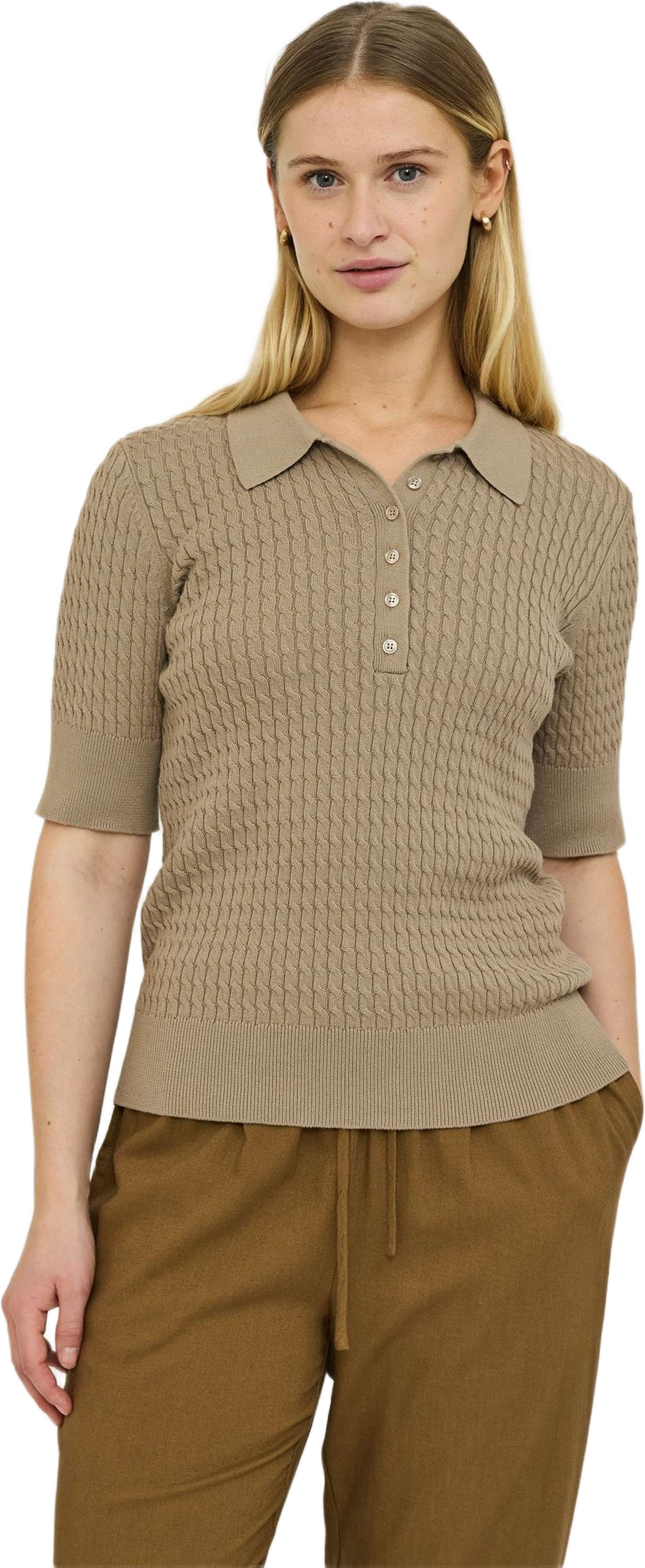 Srbeth Polo Knit - Greige, från Soft Rebels, i färgen greige. Klicka för att öppna bilden i stort format