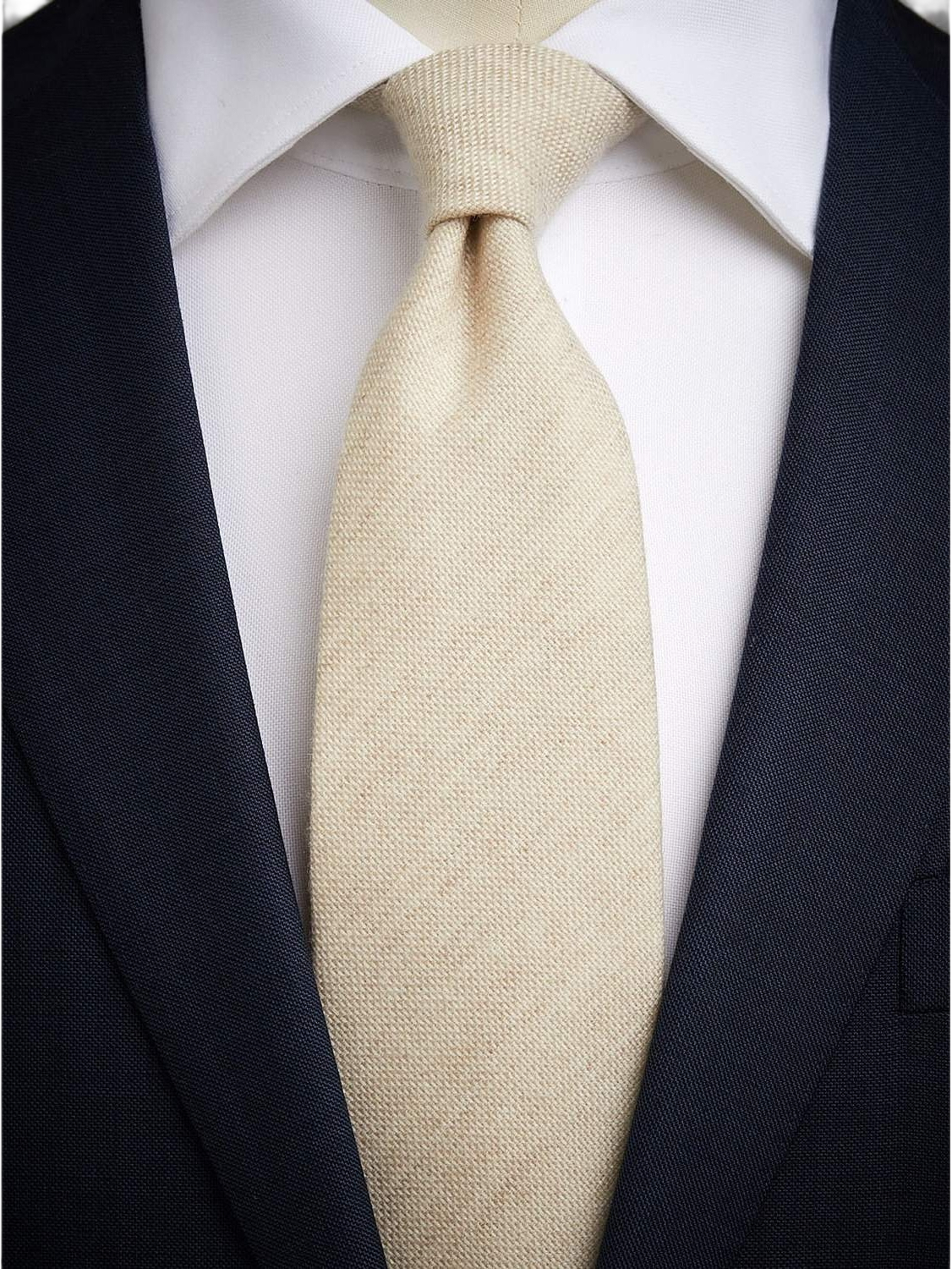 Cashmere Tie, från John Henric, i färgen beige. Klicka för att öppna bilden i stort format