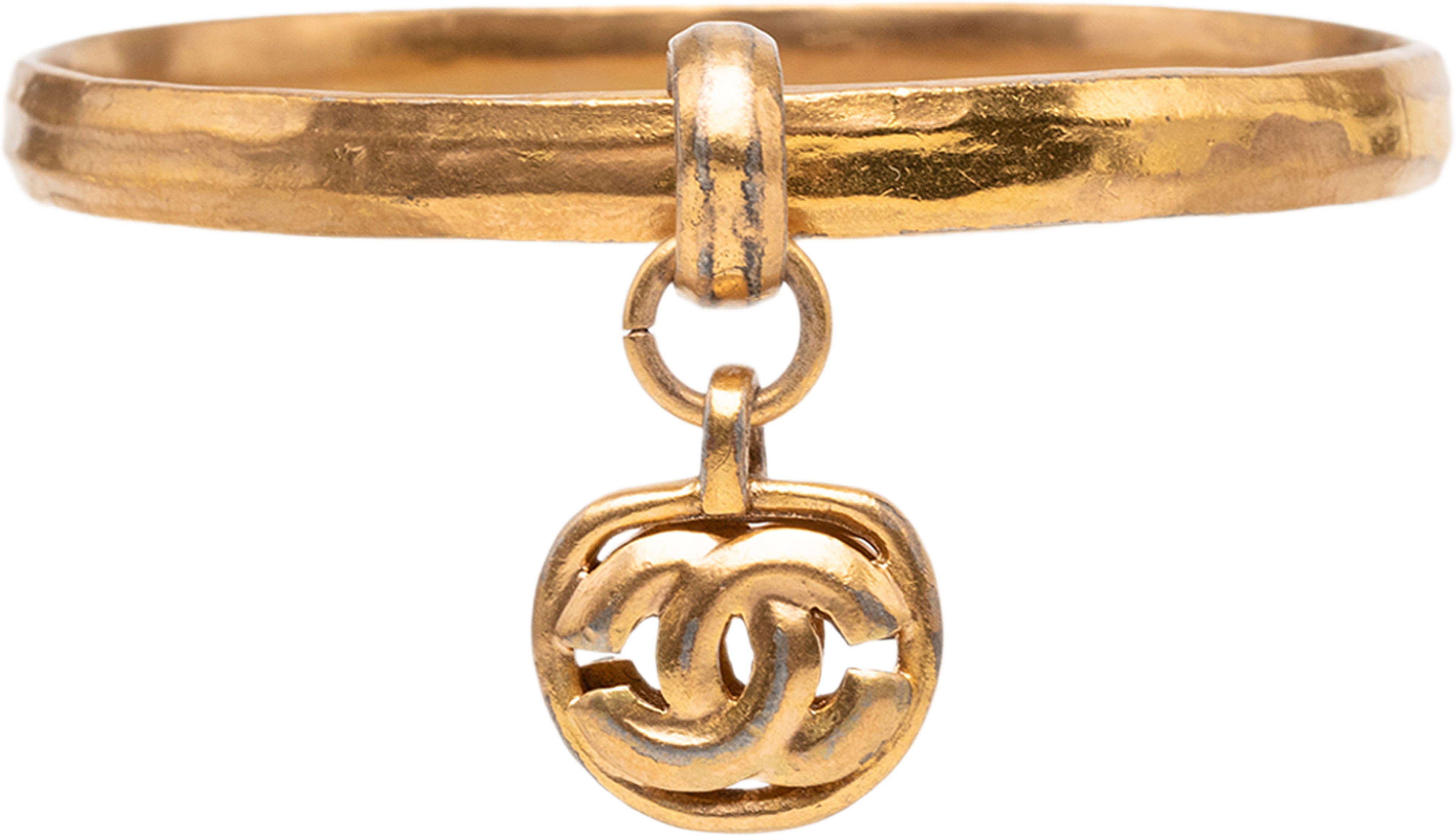 Chanel Gold Plated Cc Charm Bangle, från Luxclusif, i färgen gold. Klicka för att öppna bilden i stort format