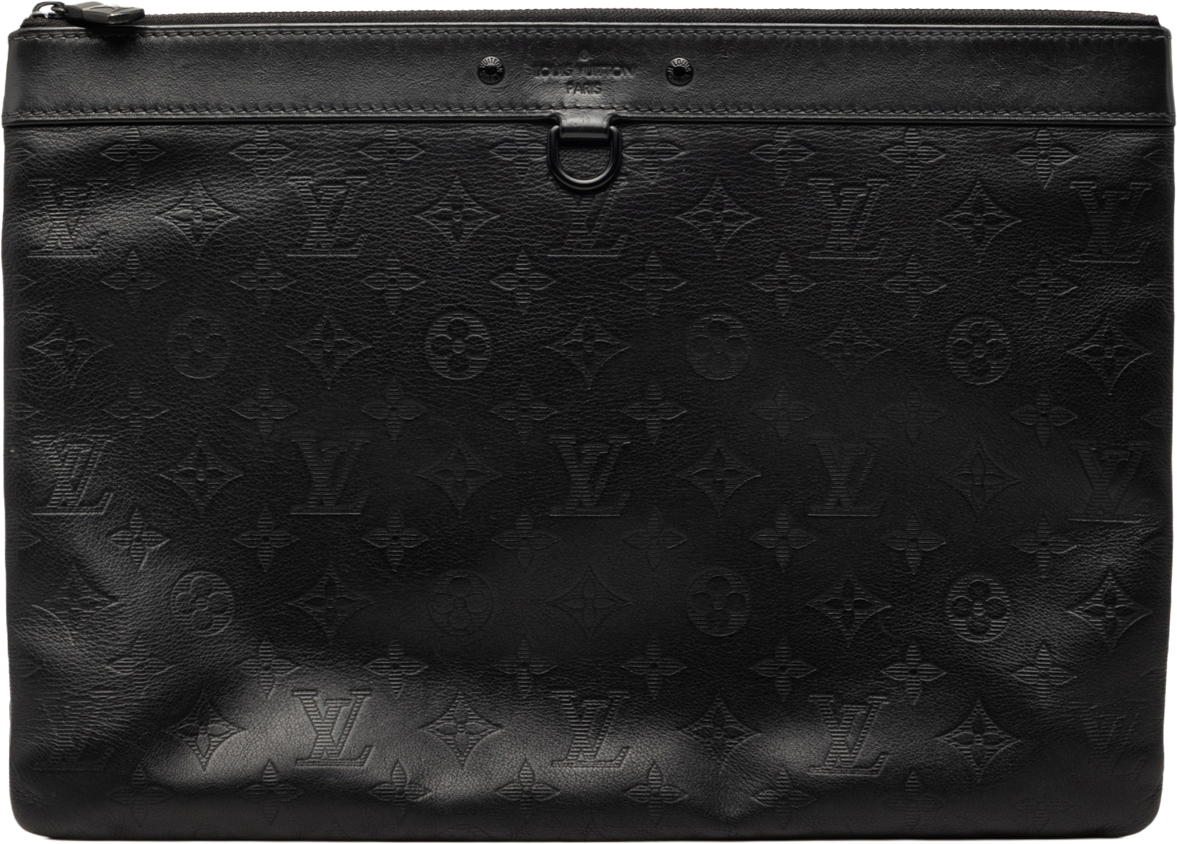 Louis Vuitton Monogram Shadow Discovery Pochette, från Luxclusif, i färgen black. Klicka för att öppna bilden i stort format