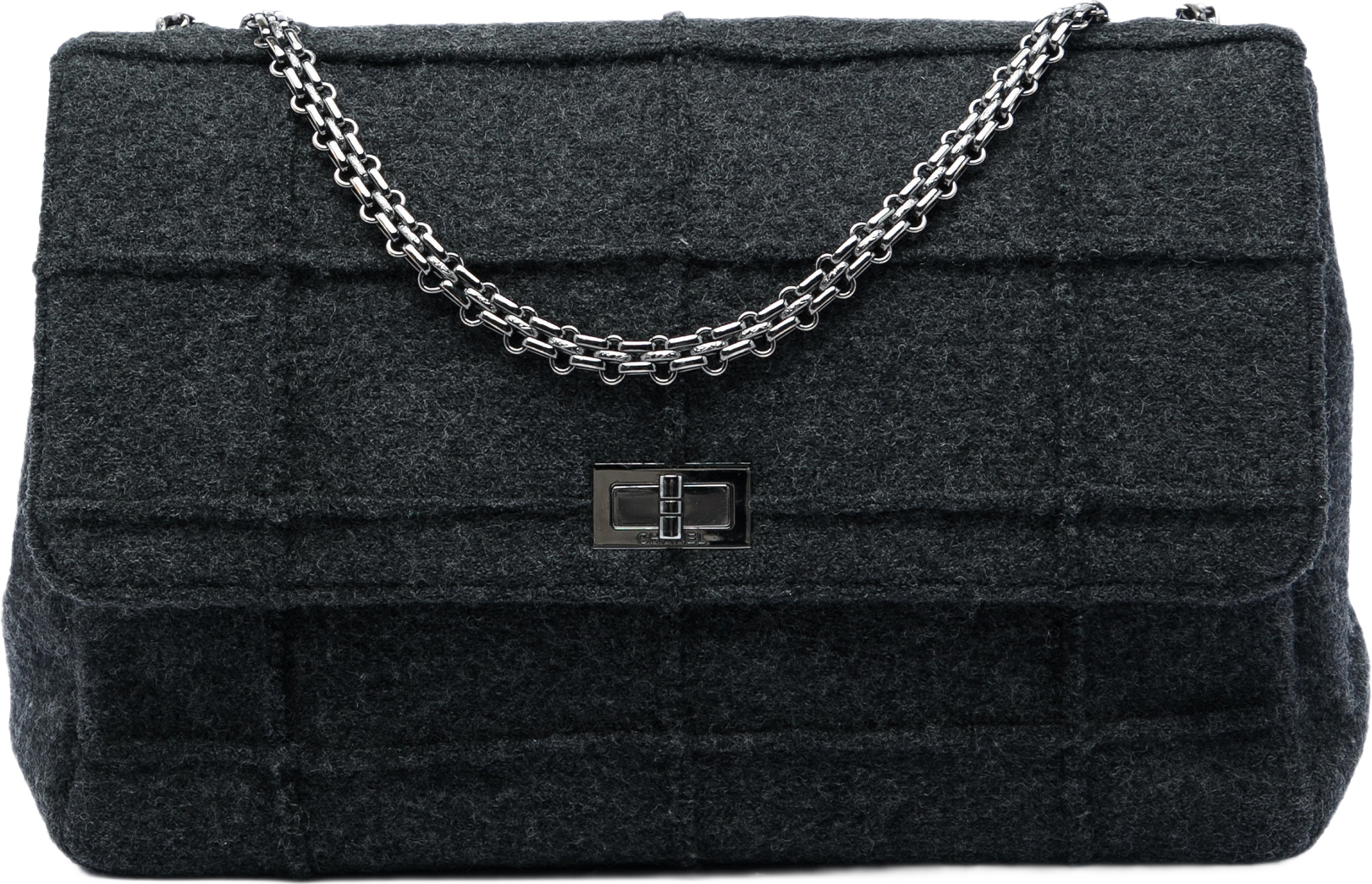 Chanel Identification Jumbo Chocolate Bar Wool Felt Reissue 2.55 Flap, från Luxclusif, i färgen grå. Klicka för att öppna bilden i stort format