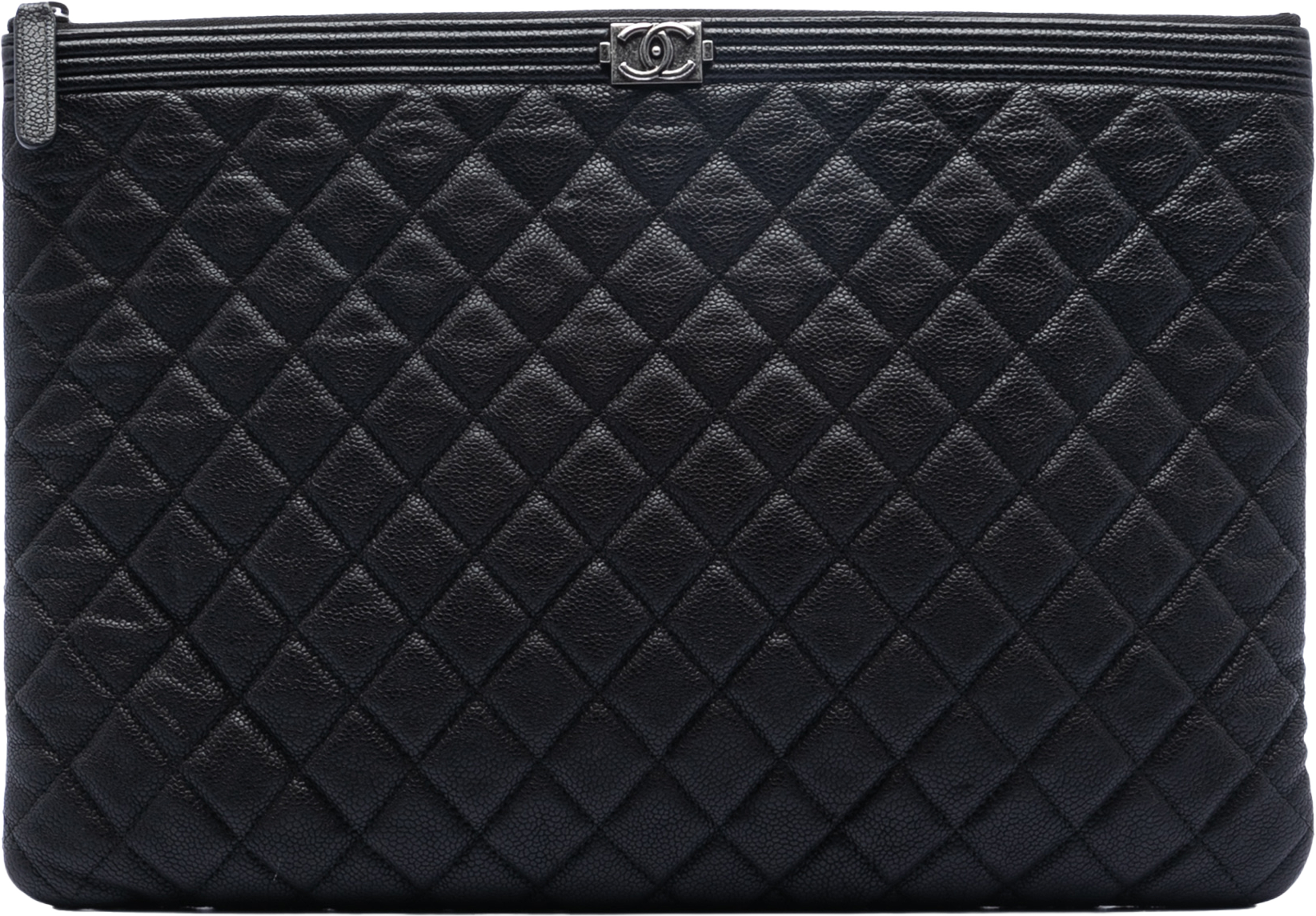 Chanel Large Quilted Caviar Boy O Case Clutch, från Luxclusif, i färgen black. Klicka för att öppna bilden i stort format