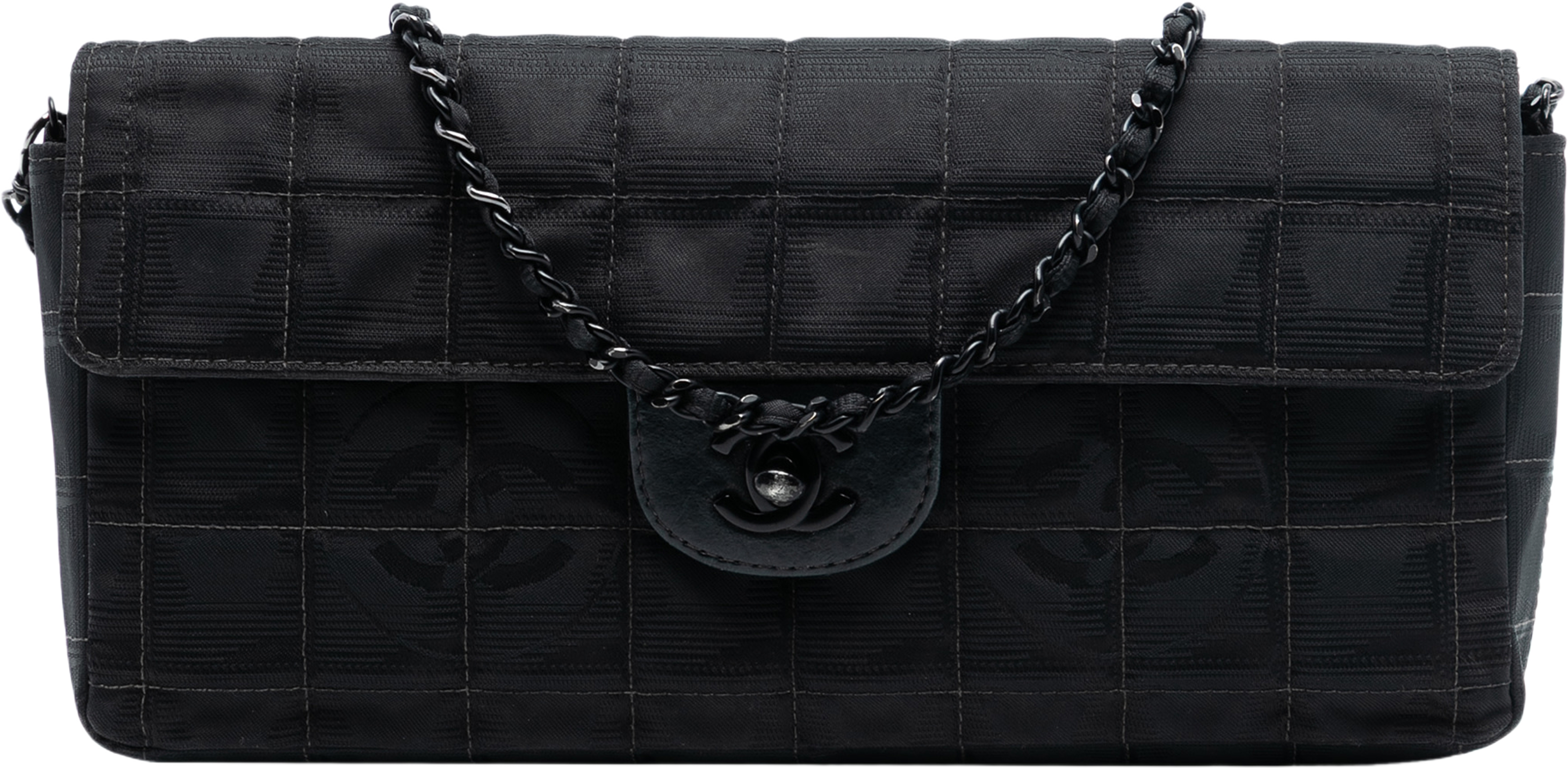 Chanel New Travel Line Nylon East West Flap, från Luxclusif, i färgen black. Klicka för att öppna bilden i stort format