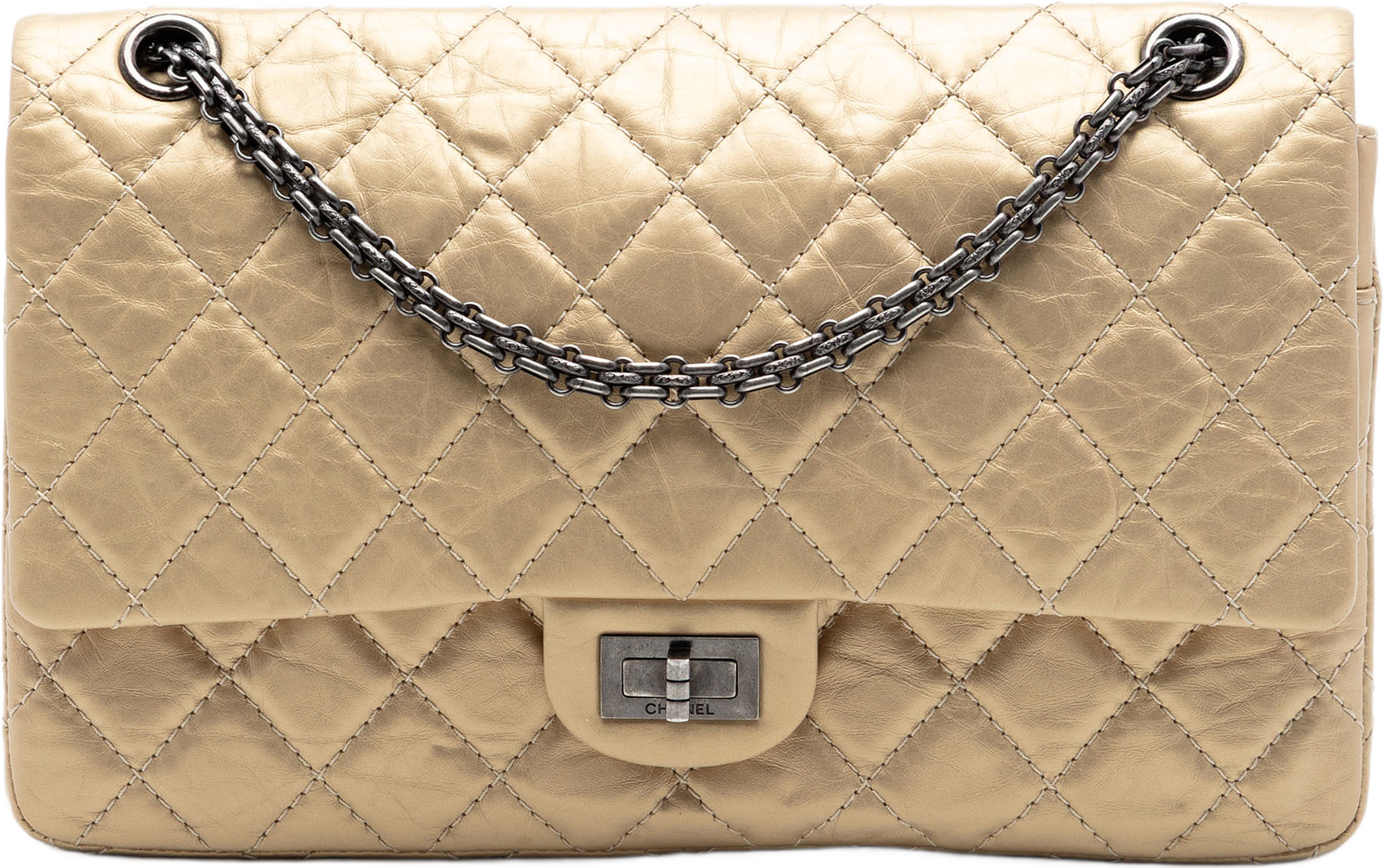 Chanel Quilted Metallic Aged Calfskin Reissue 2.55 Double Flap 226, från Luxclusif, i färgen gold. Klicka för att öppna bilden i stort format