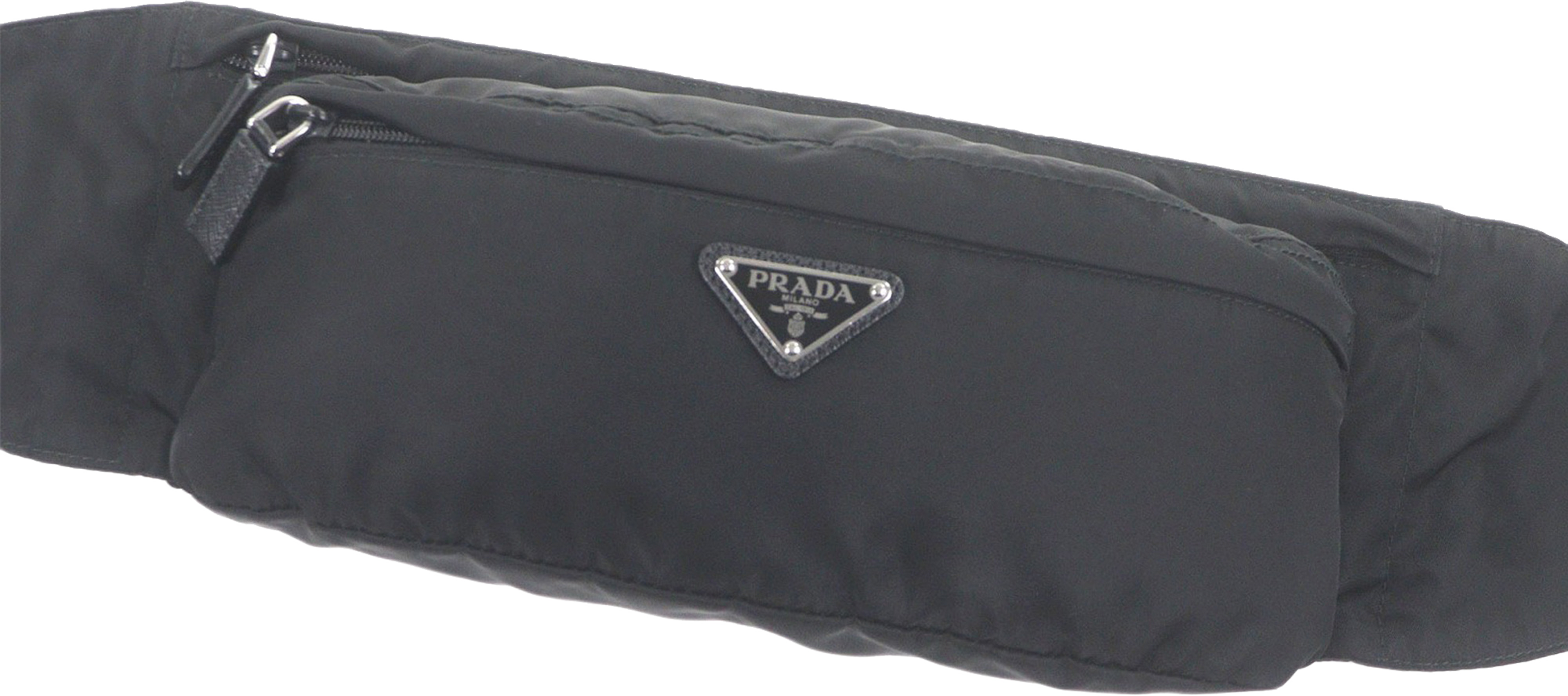 Prada Tessuto Belt Bag, från Luxclusif, i färgen svart. Klicka för att öppna bilden i stort format