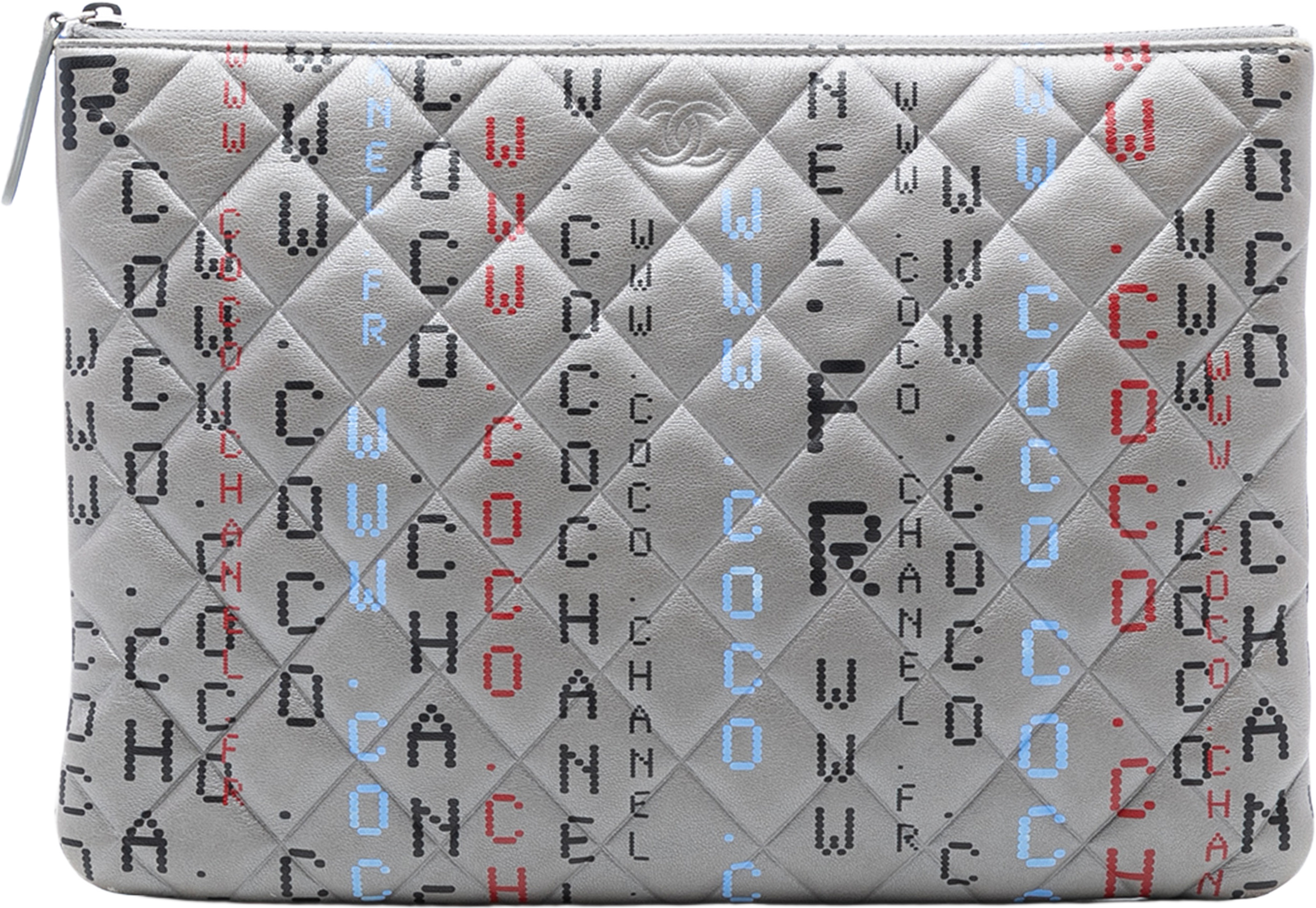 Chanel Medium Quilted Lambskin Data Center O Case Clutch, från Luxclusif, i färgen gray. Klicka för att öppna bilden i stort format