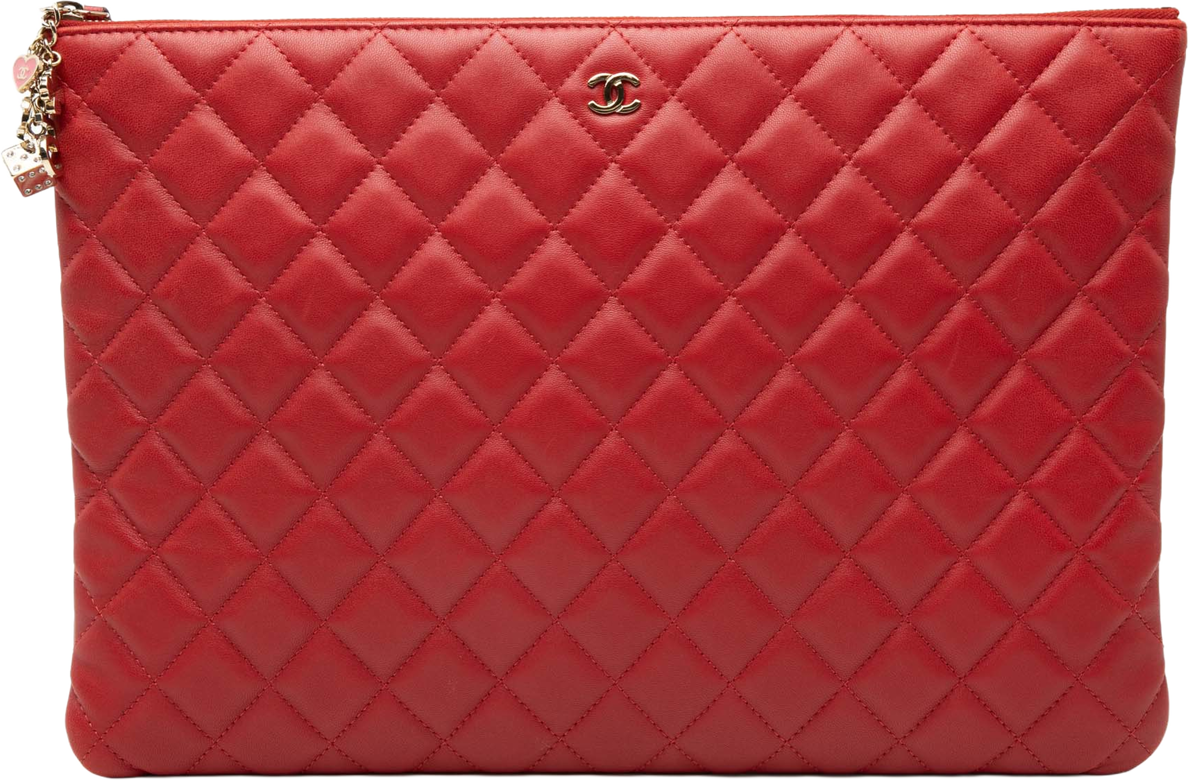 Chanel Large Quilted Lambskin Casino Charms O Case Clutch, från Luxclusif, i färgen red. Klicka för att öppna bilden i stort format