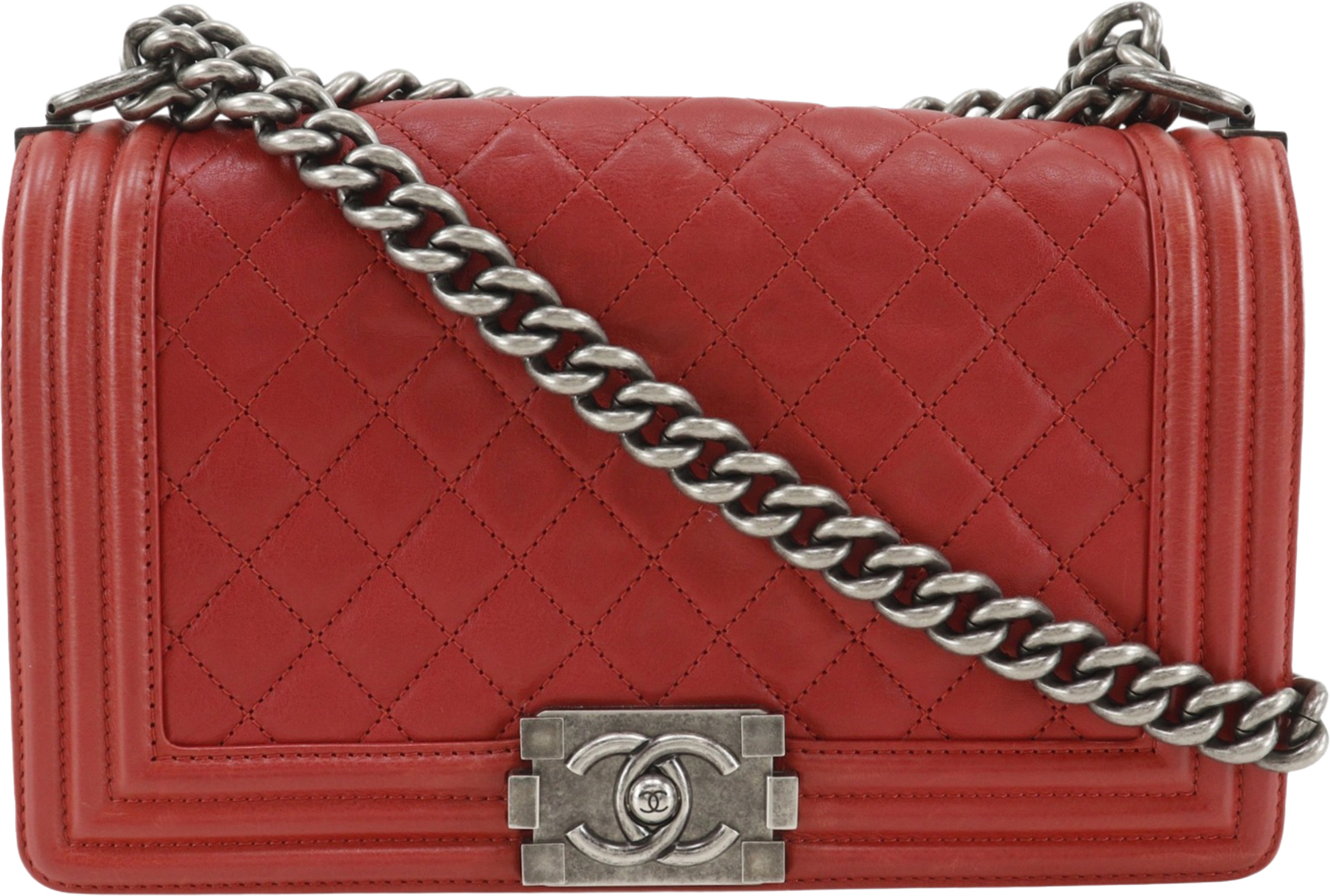 Chanel Old Medium Quilted Lambskin Boy Flap, från Luxclusif, i färgen red. Klicka för att öppna bilden i stort format