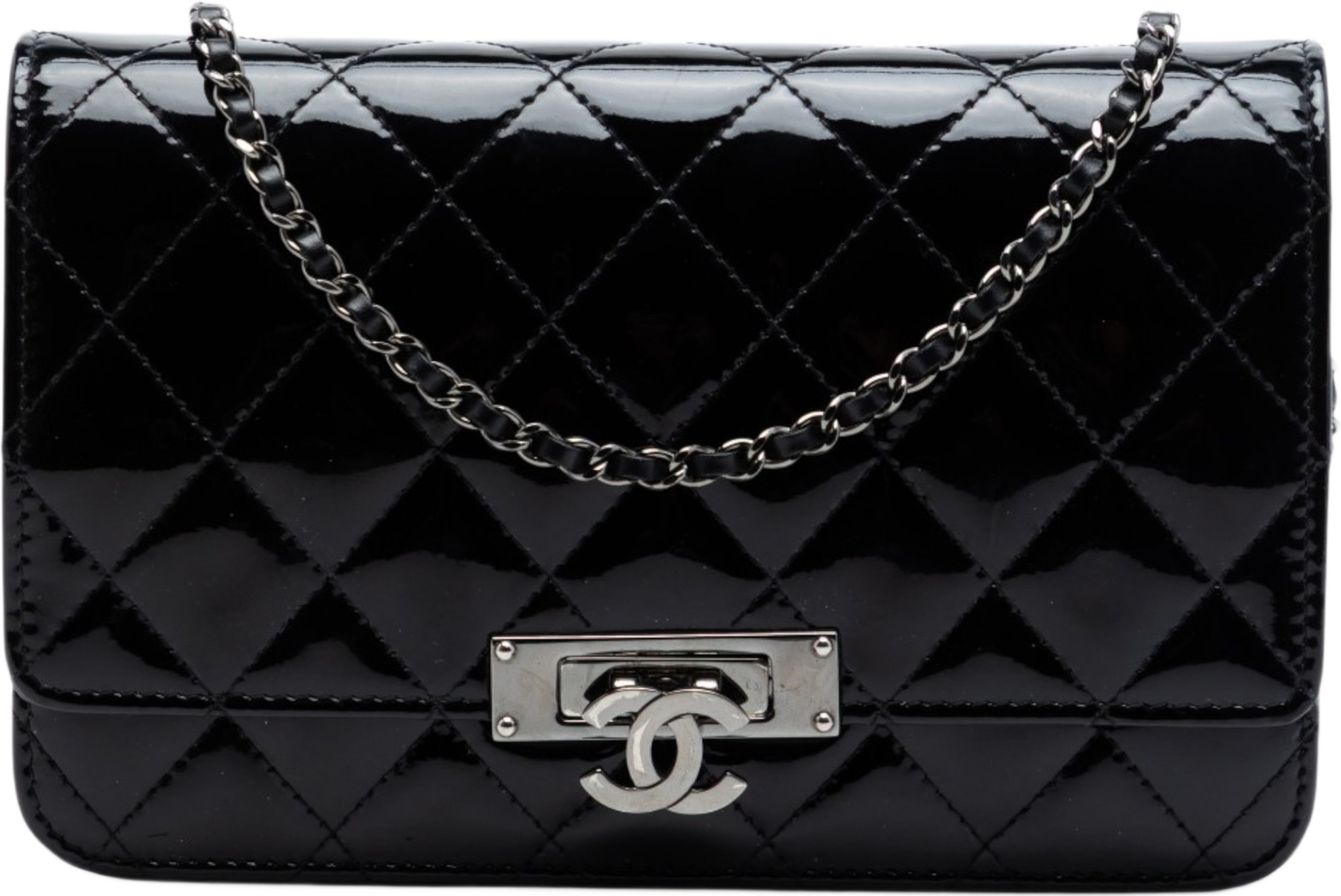 Chanel Quilted Patent Golden Class Wallet On Chain, från Luxclusif, i färgen black. Klicka för att öppna bilden i stort format