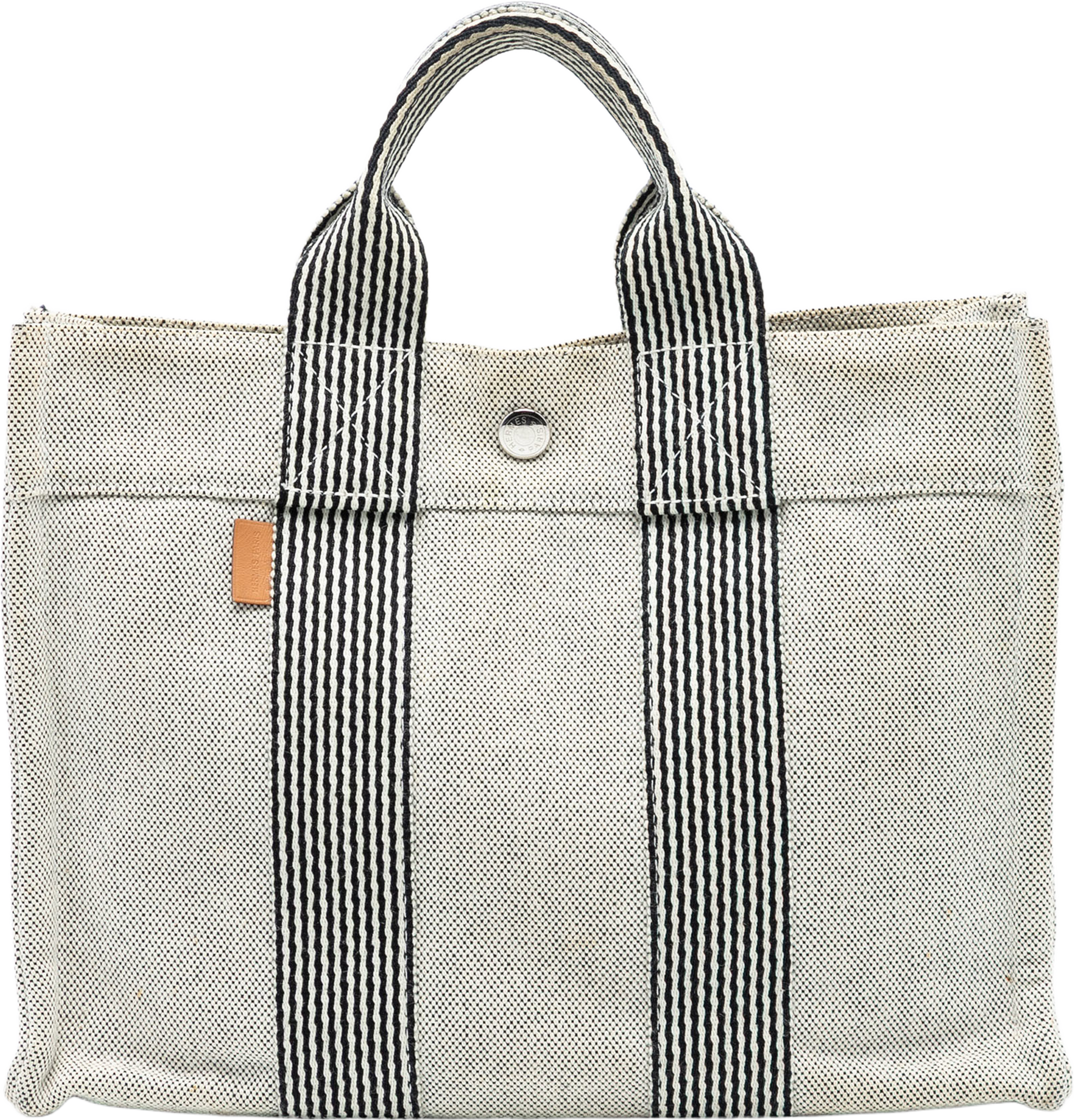 Hermès Canvas Fourre Tout Pm, från Luxclusif, i färgen gray. Klicka för att öppna bilden i stort format