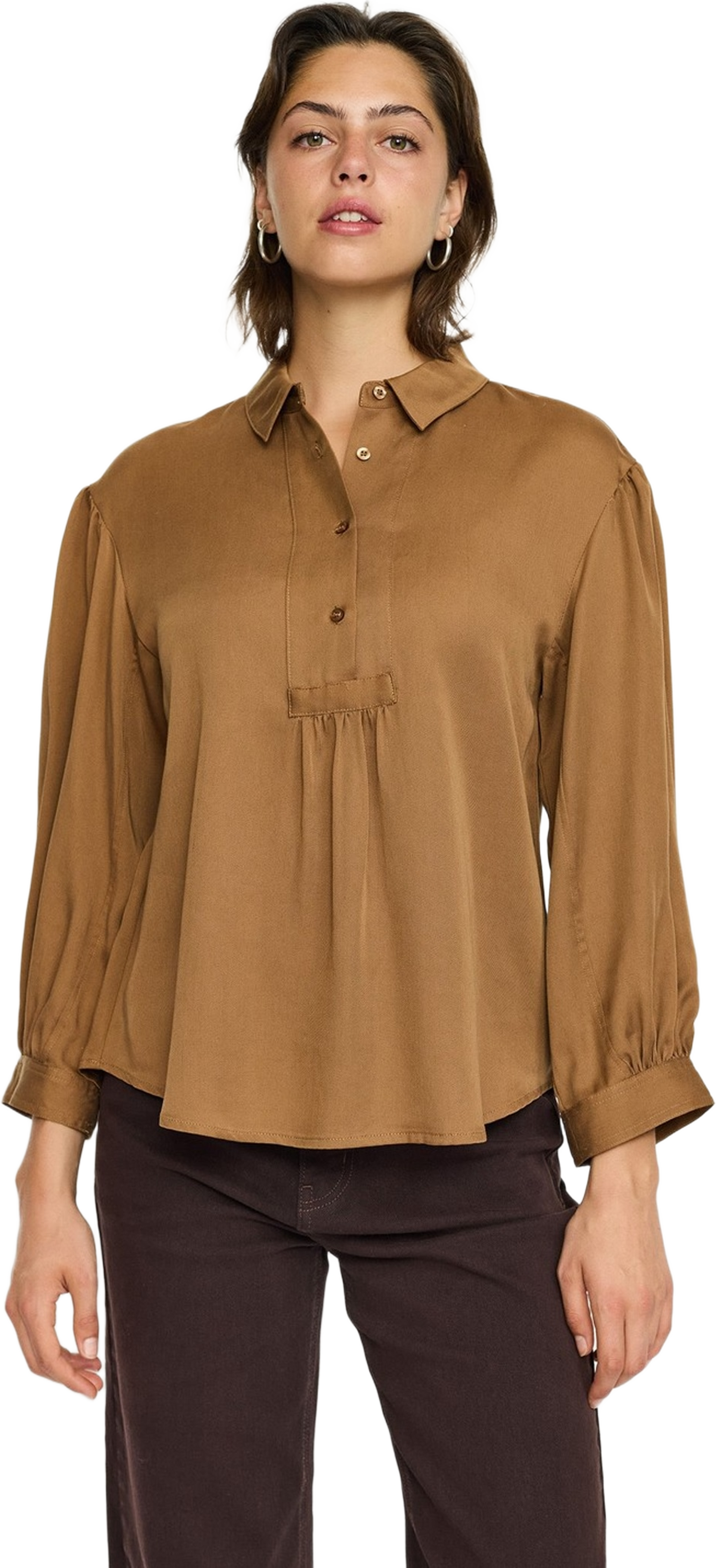 Srstormy Blouse - Toasted Coconut, från Soft Rebels, i färgen toasted coconut. Klicka för att öppna bilden i stort format