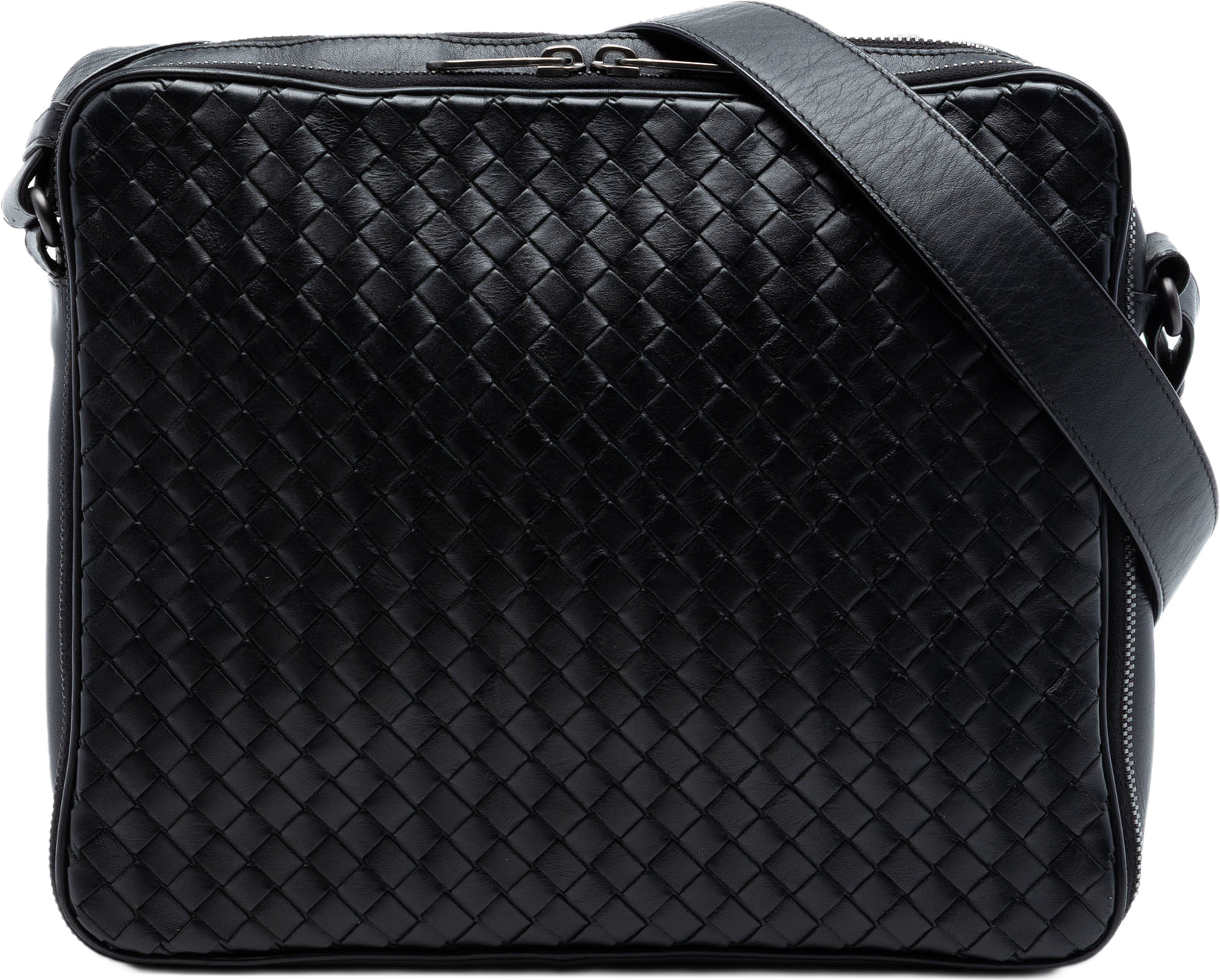 Bottega Veneta Nappa Intrecciato Messenger Bag, från Luxclusif, i färgen black. Klicka för att öppna bilden i stort format