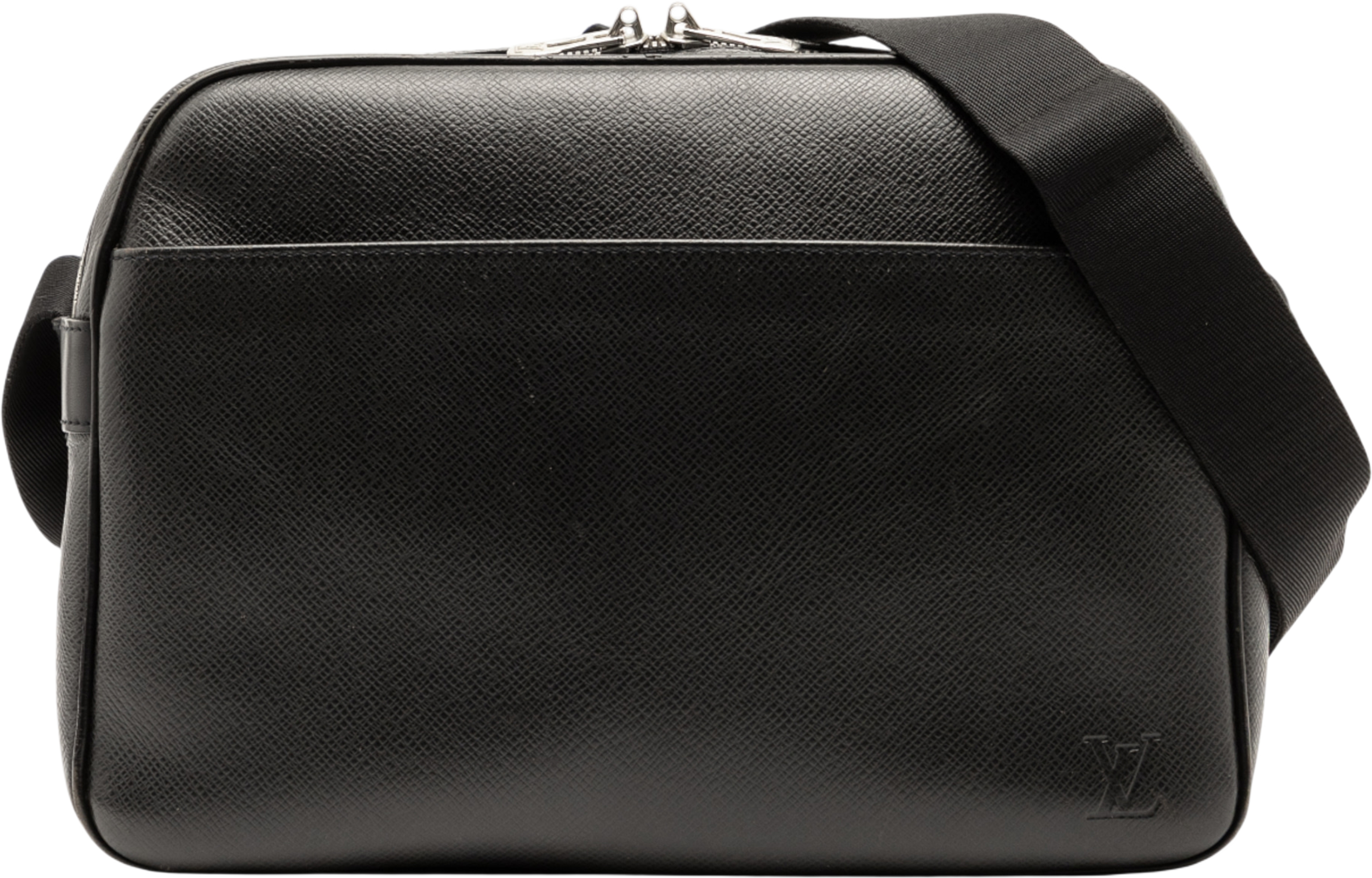 Louis Vuitton Taiga Reporter Pm, från Luxclusif, i färgen black. Klicka för att öppna bilden i stort format