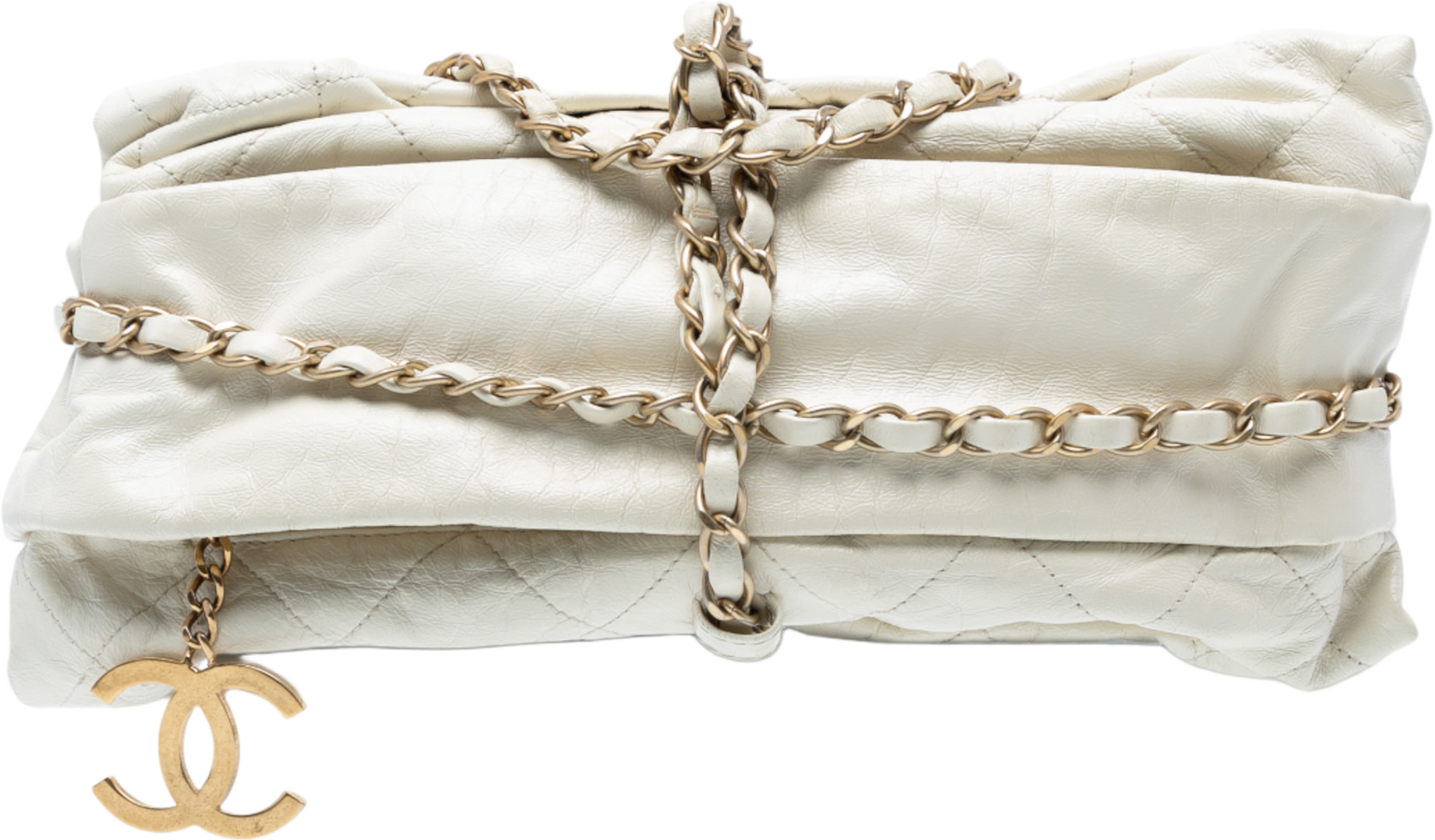 Chanel Quilted Calfskin Midnight Swim Baluchon Bag, från Luxclusif, i färgen ivory. Klicka för att öppna bilden i stort format