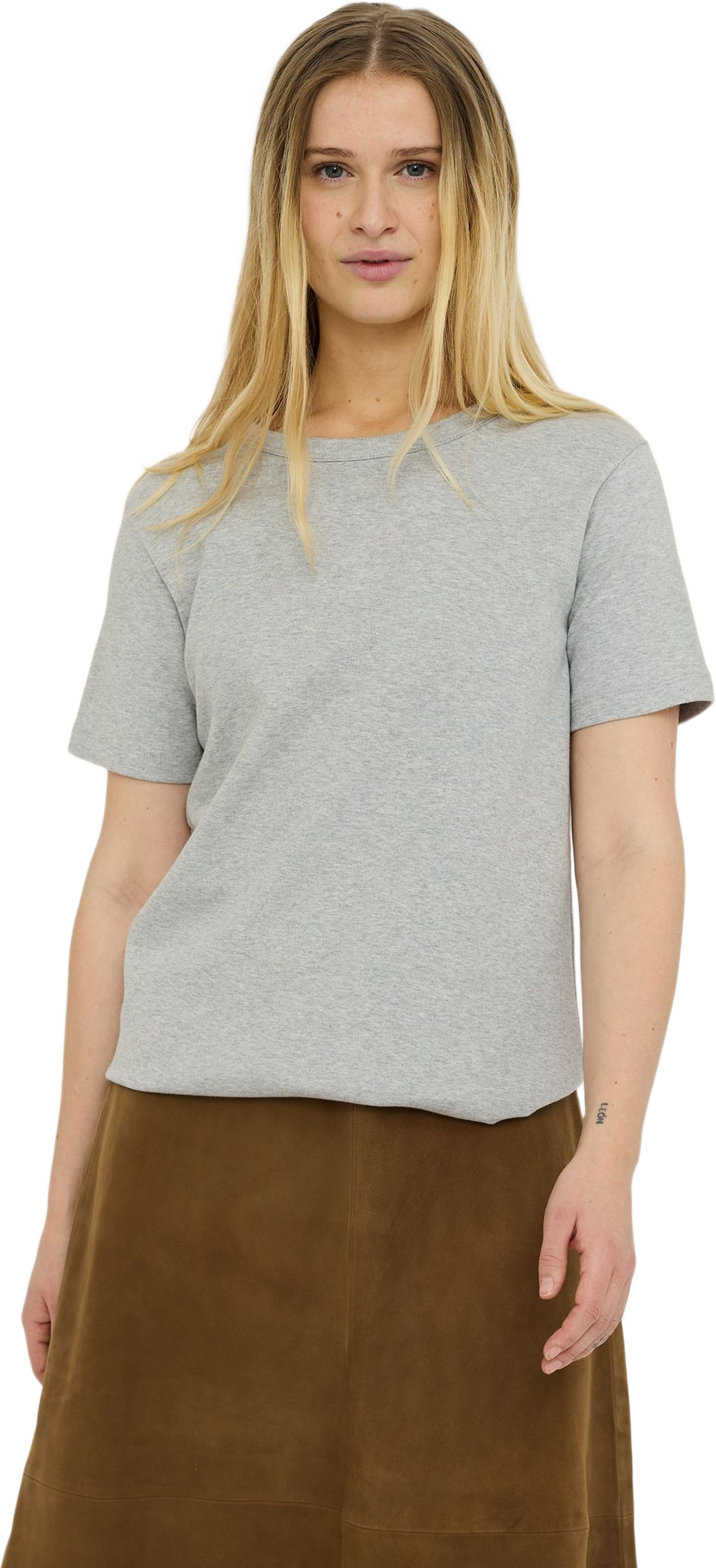 Srbella T-shirt Melange Gots - Grey Melange, från Soft Rebels, i färgen grey melange. Klicka för att öppna bilden i stort format