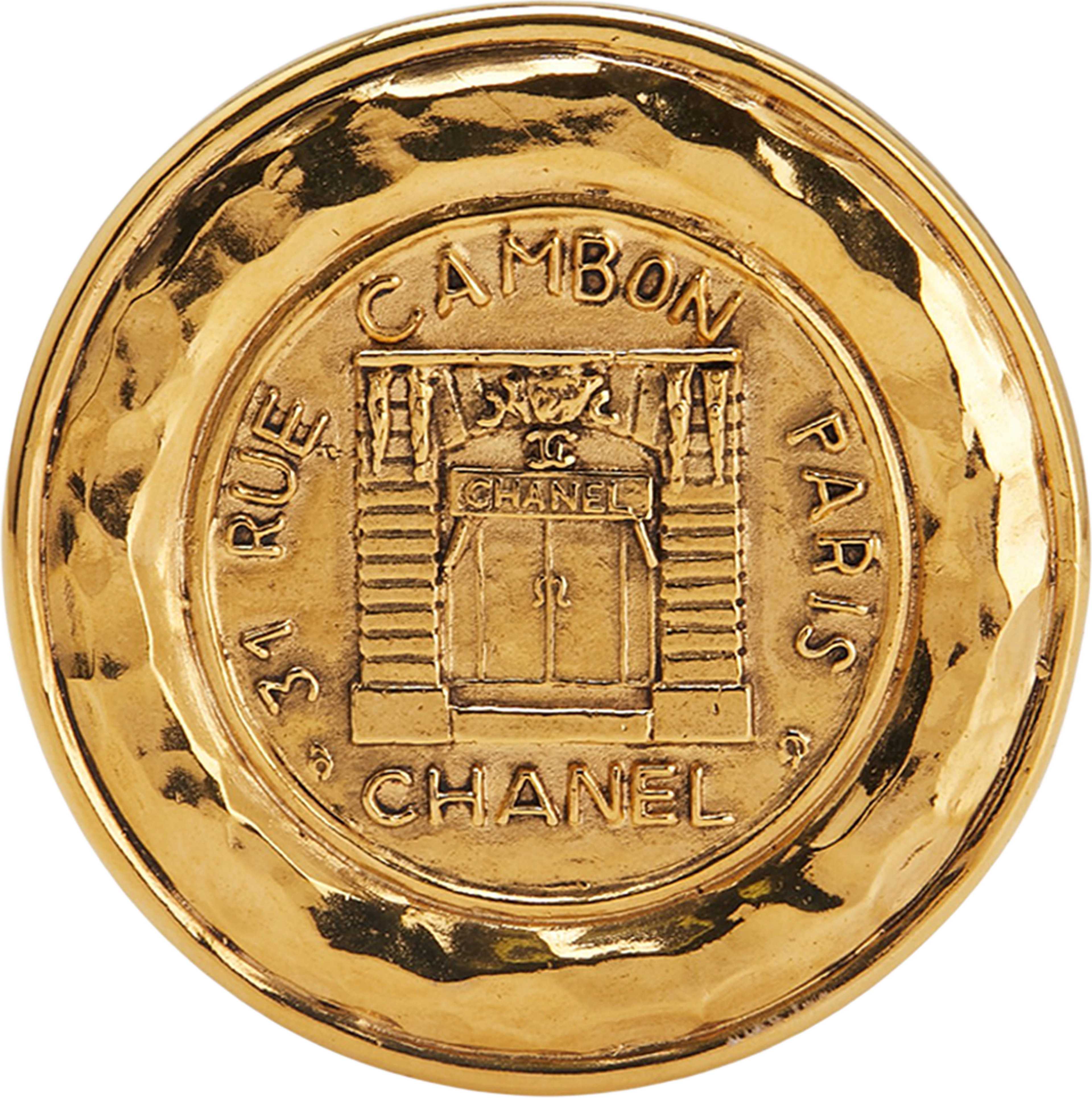Chanel Gold Plated 31 Rue Cambon Round Brooch, från Luxclusif, i färgen gold. Klicka för att öppna bilden i stort format
