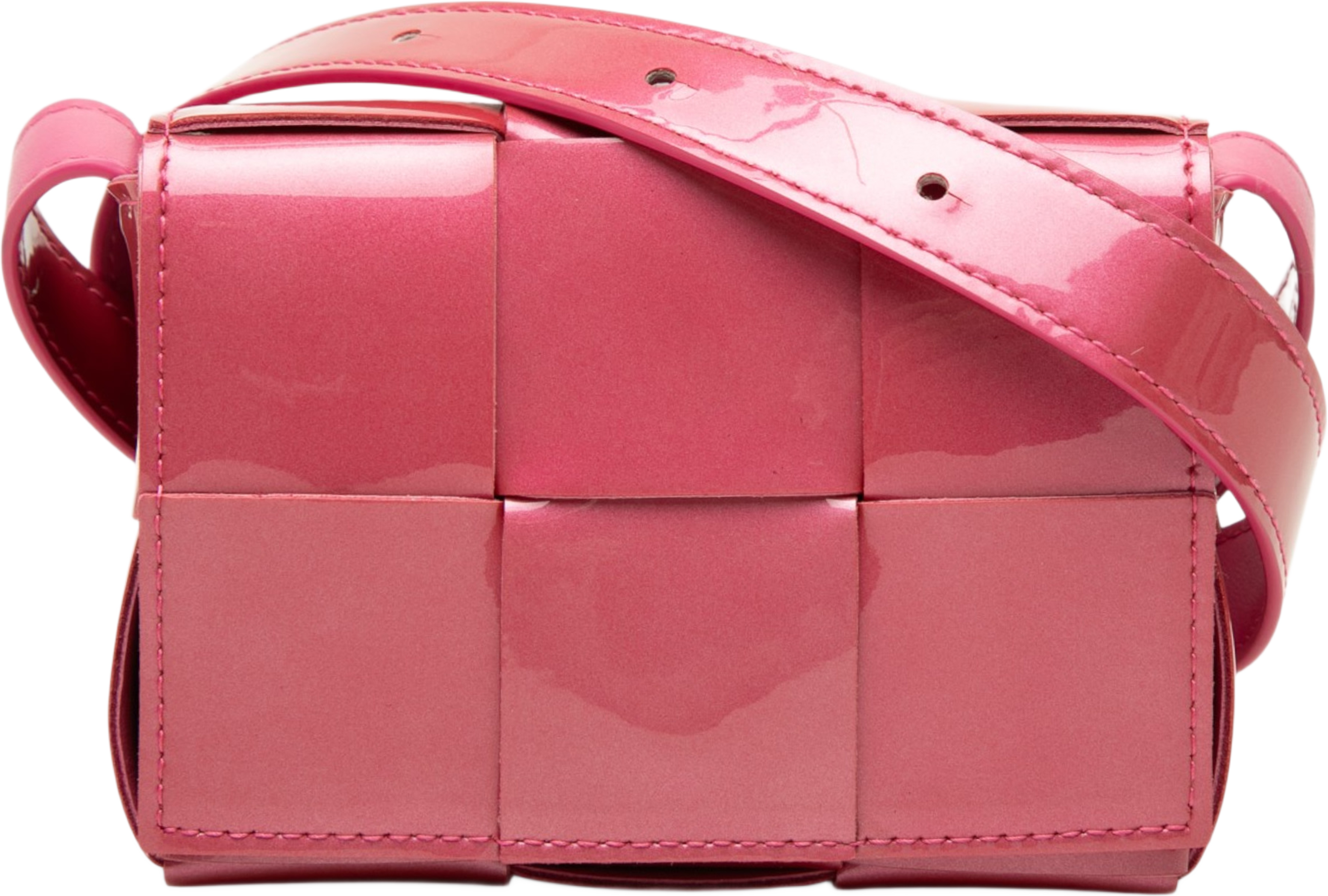 Bottega Veneta Extra Mini Patent Intrecciato Cassette Crossbody, från Luxclusif, i färgen rosa. Klicka för att öppna bilden i stort format