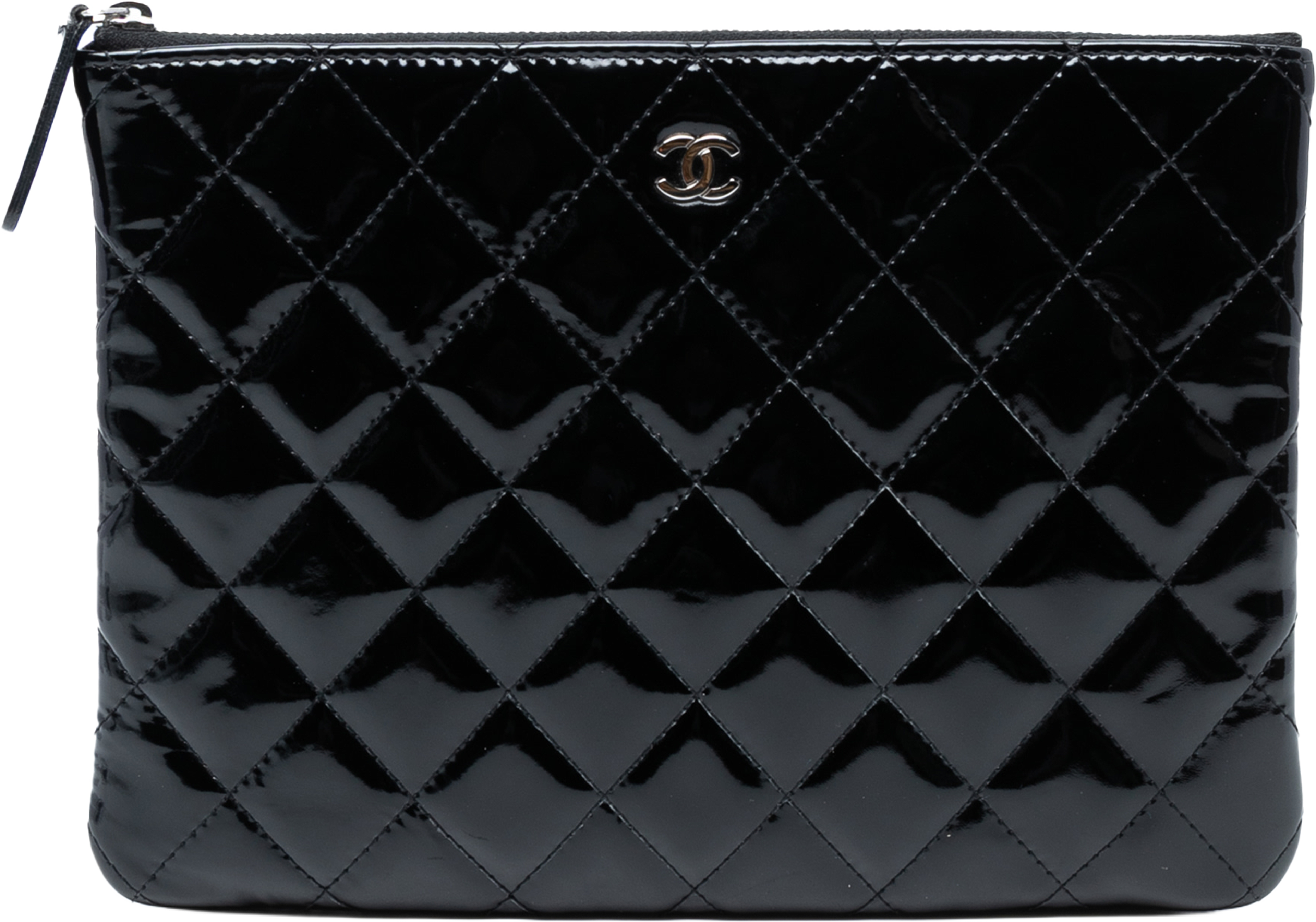 Chanel Medium Quilted Patent O Case Clutch, från Luxclusif, i färgen black. Klicka för att öppna bilden i stort format
