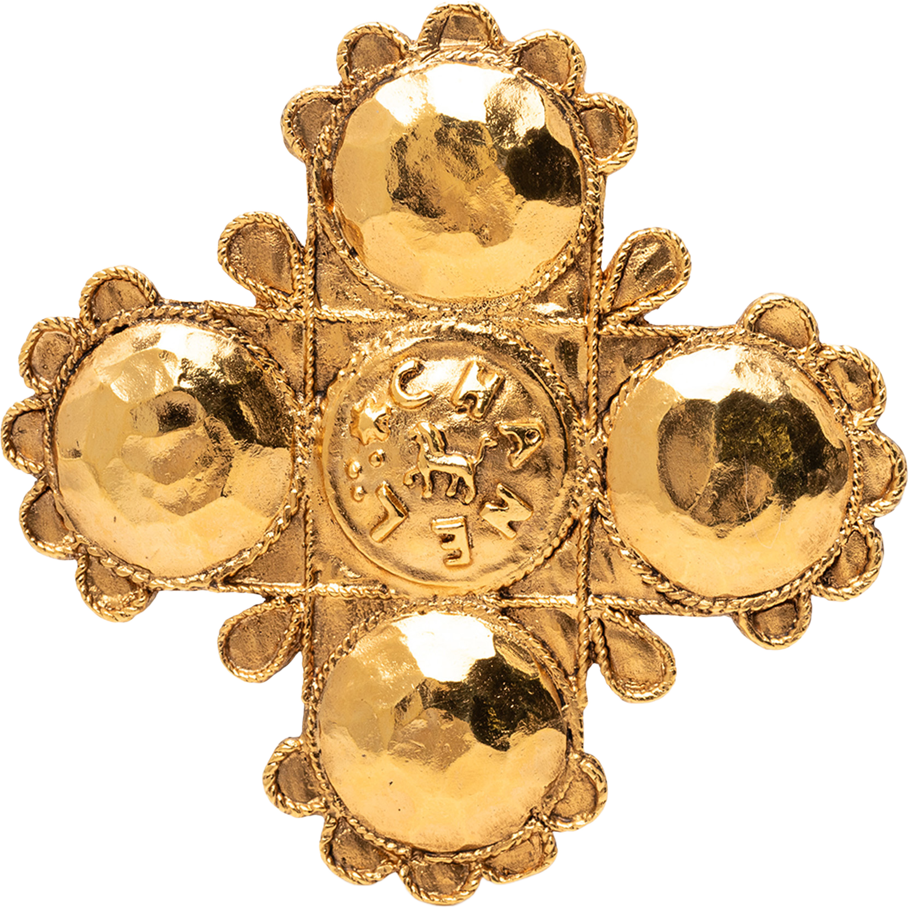 Chanel Gold Plated Lion Logo Cross Brooch, från Luxclusif, i färgen gold. Klicka för att öppna bilden i stort format