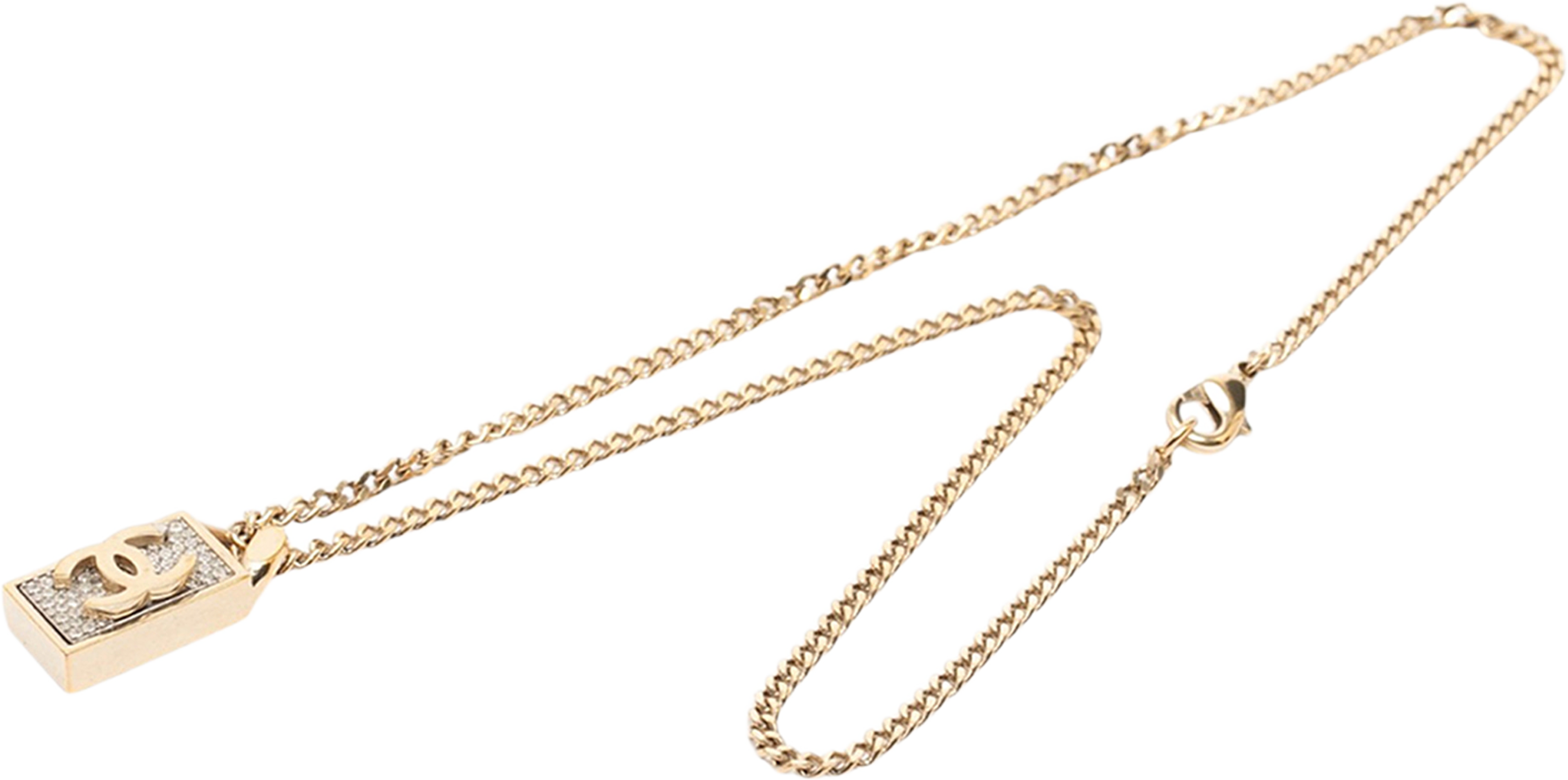 Chanel Cc Gold Plated Strass Necklace Pendant, från Luxclusif, i färgen gold. Klicka för att öppna bilden i stort format