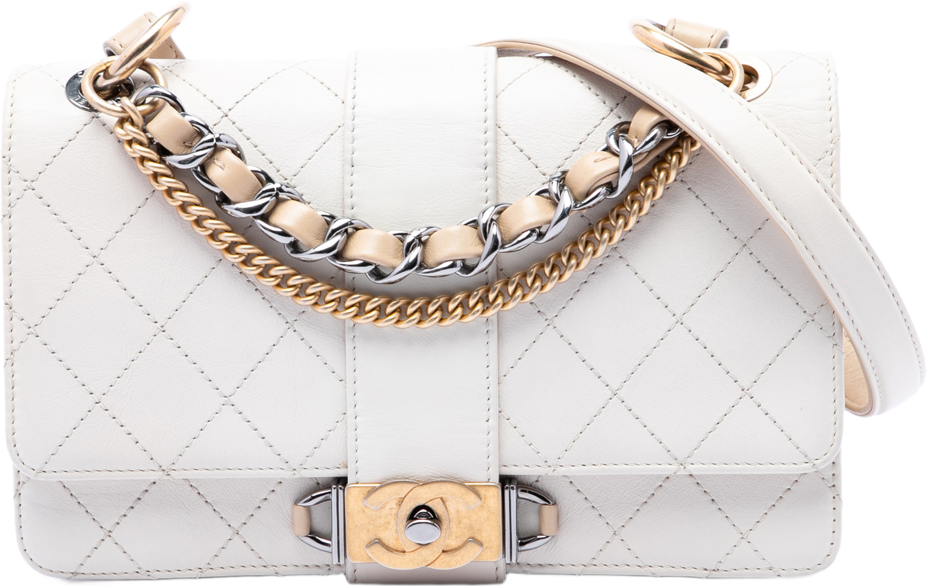 Chanel Cc Stitched Calfskin Chain Flap, från Luxclusif, i färgen vit. Klicka för att öppna bilden i stort format
