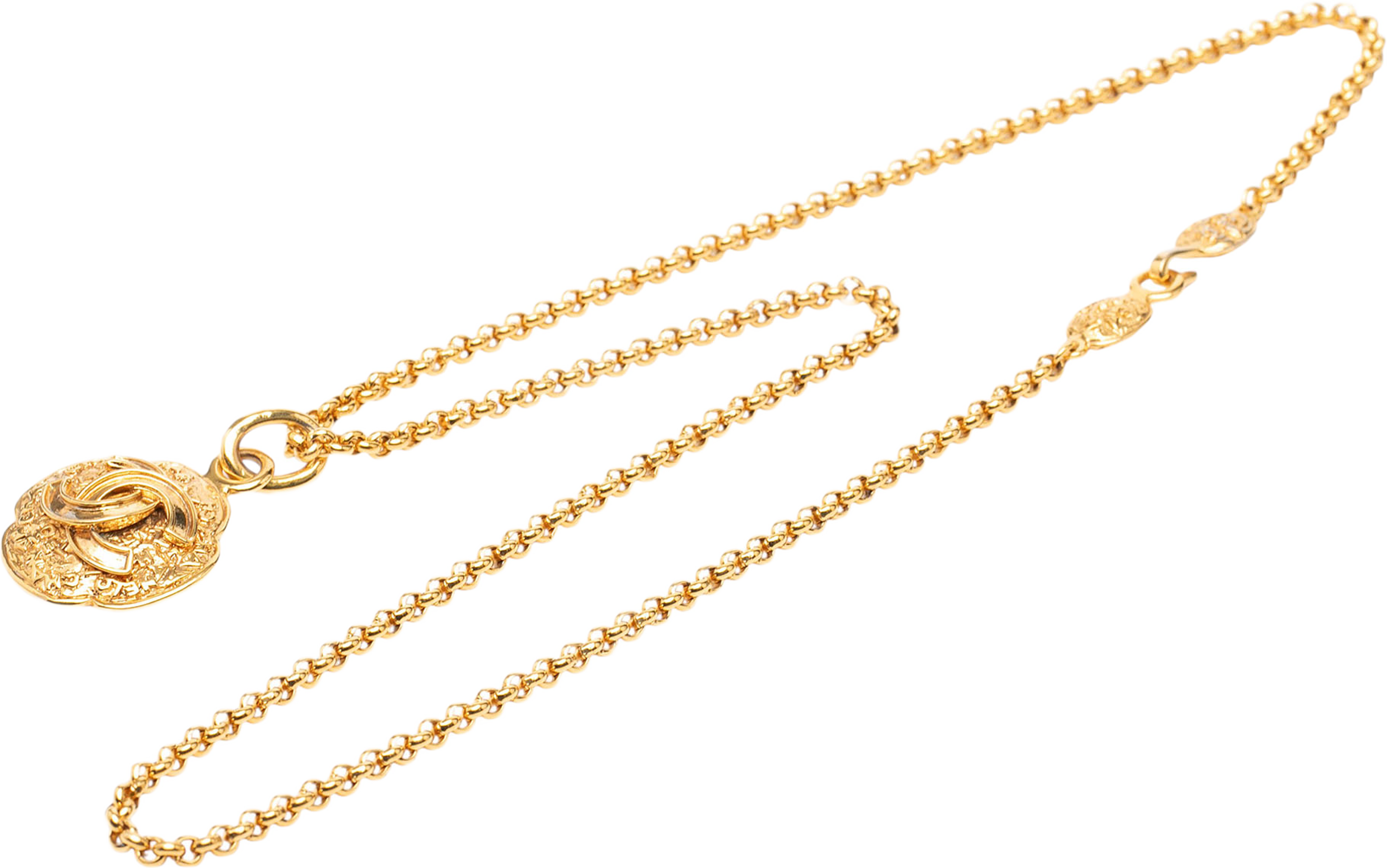 Chanel Gold Plated Cc Medallion Pendant Necklace, från Luxclusif, i färgen gold. Klicka för att öppna bilden i stort format