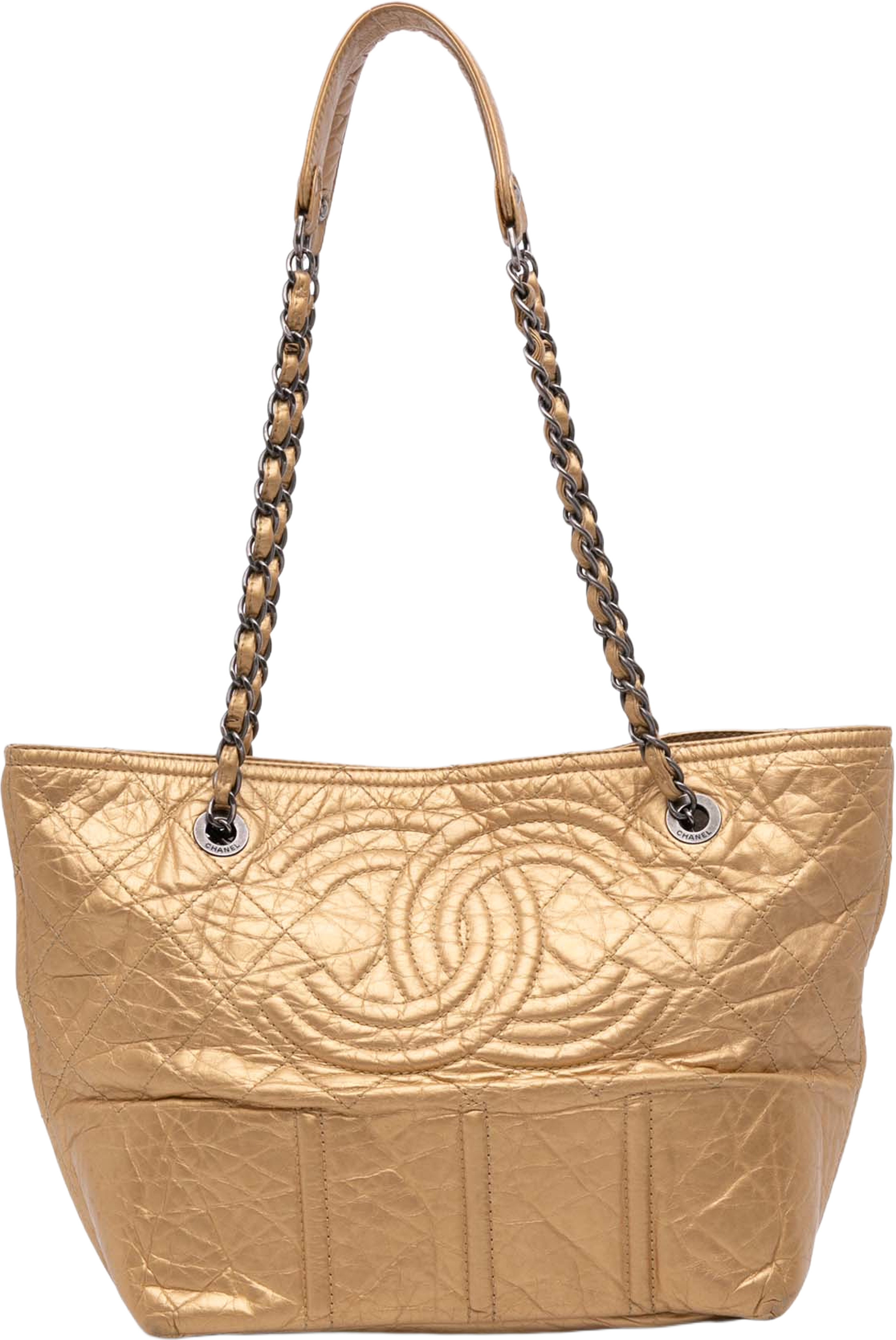 Chanel Distressed Calfskin Shopping In Moscow Tote, från Luxclusif, i färgen gold. Klicka för att öppna bilden i stort format