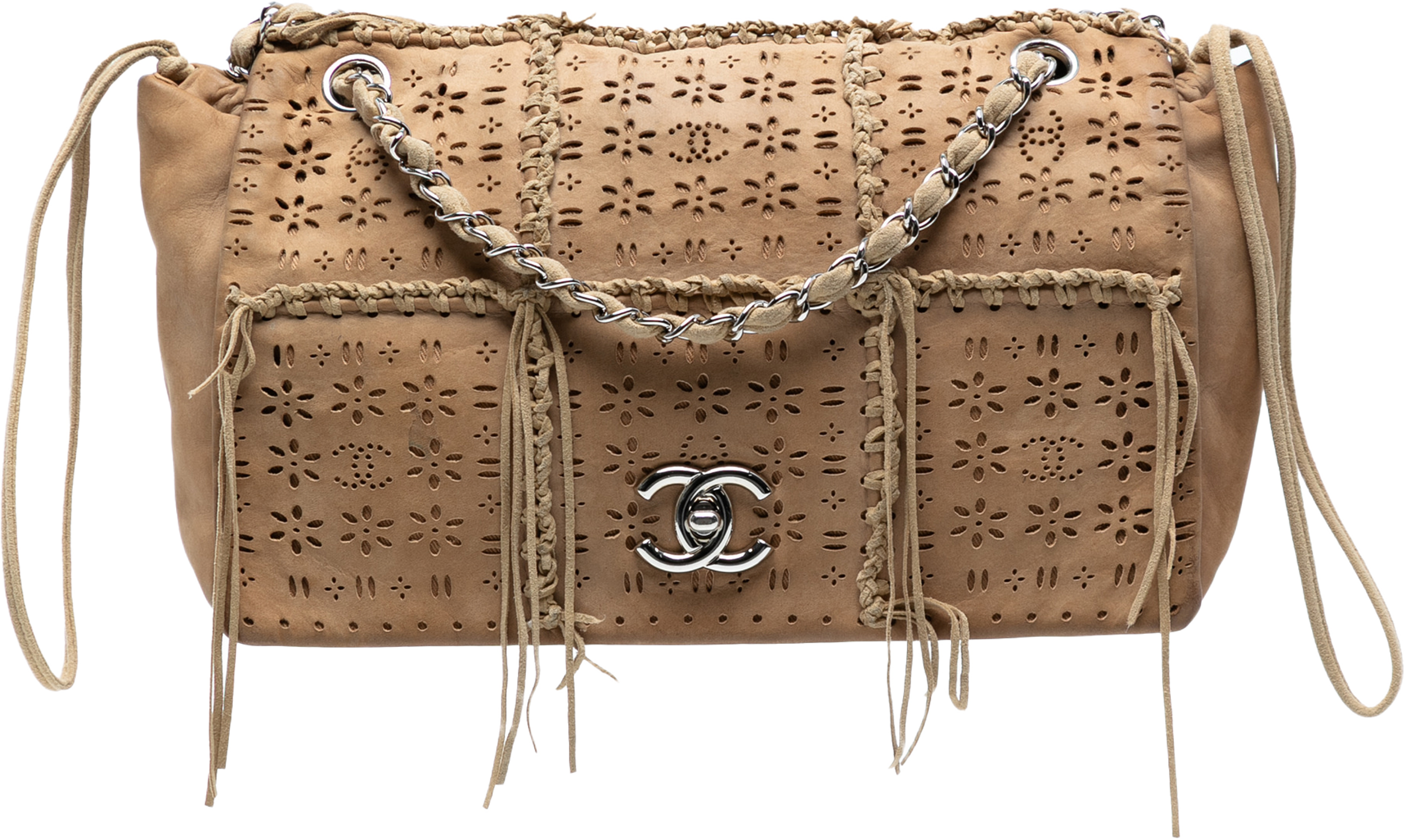 Chanel Perforated Suede Fringe Flap, från Luxclusif, i färgen beige. Klicka för att öppna bilden i stort format