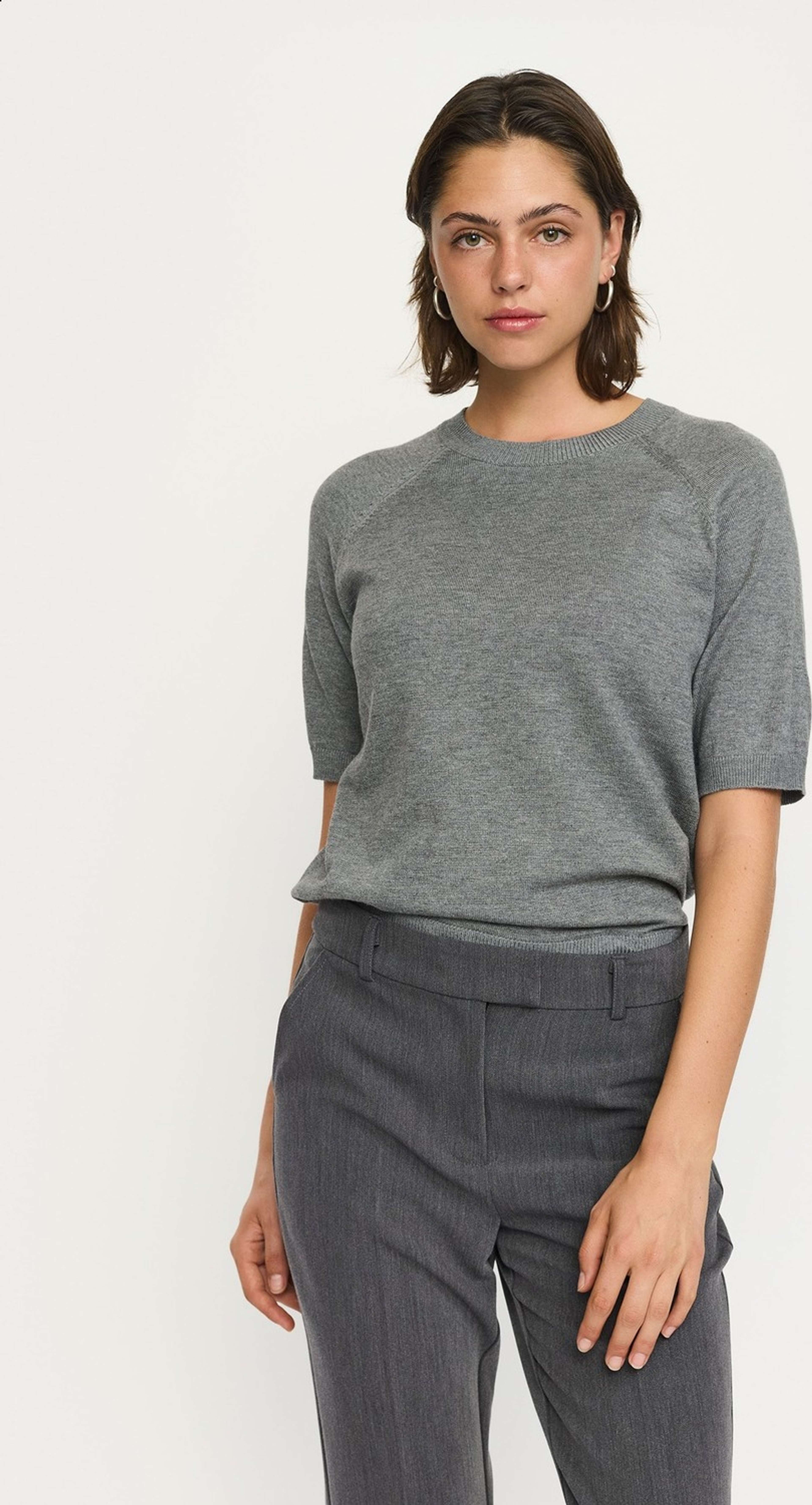 Srmarla Ss O-neck, från Soft Rebels, i färgen medium grey melange. Klicka för att öppna bilden i stort format
