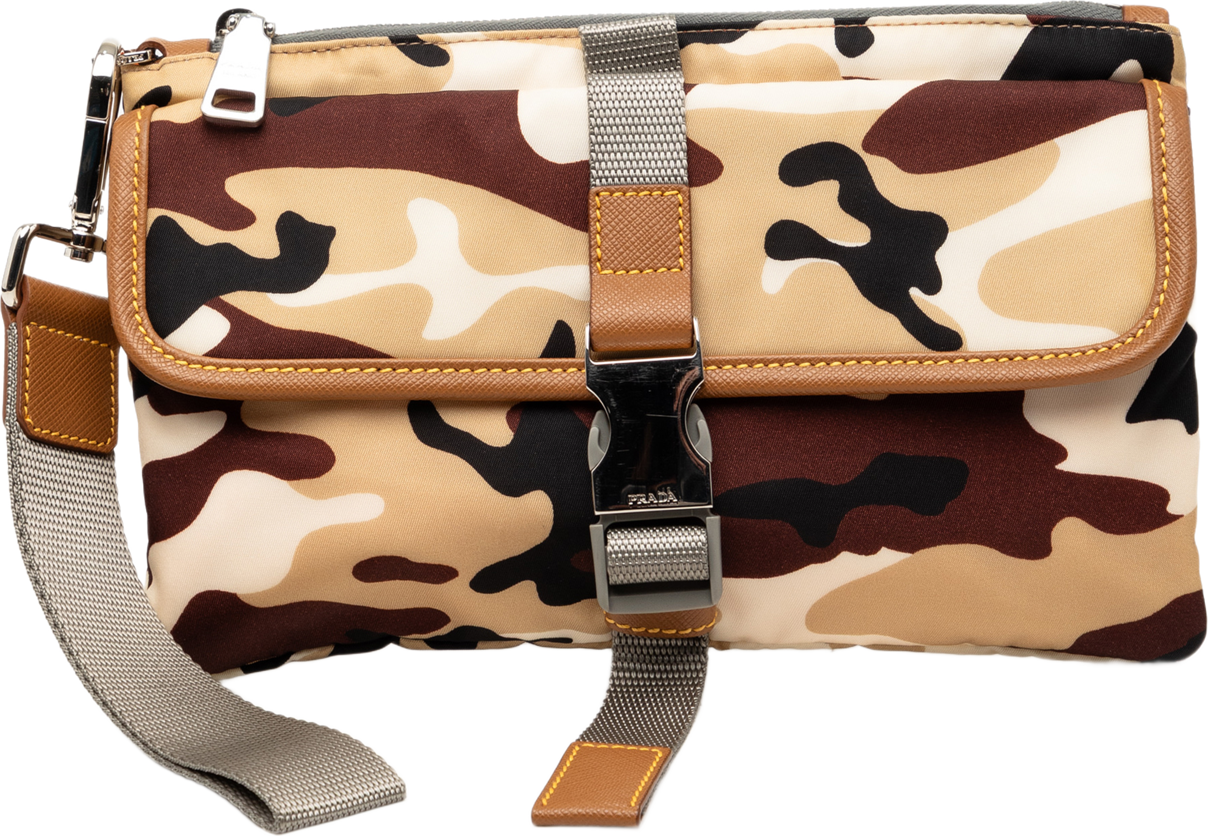 Prada Tessuto Camouflage Clutch, från Luxclusif, i färgen beige. Klicka för att öppna bilden i stort format