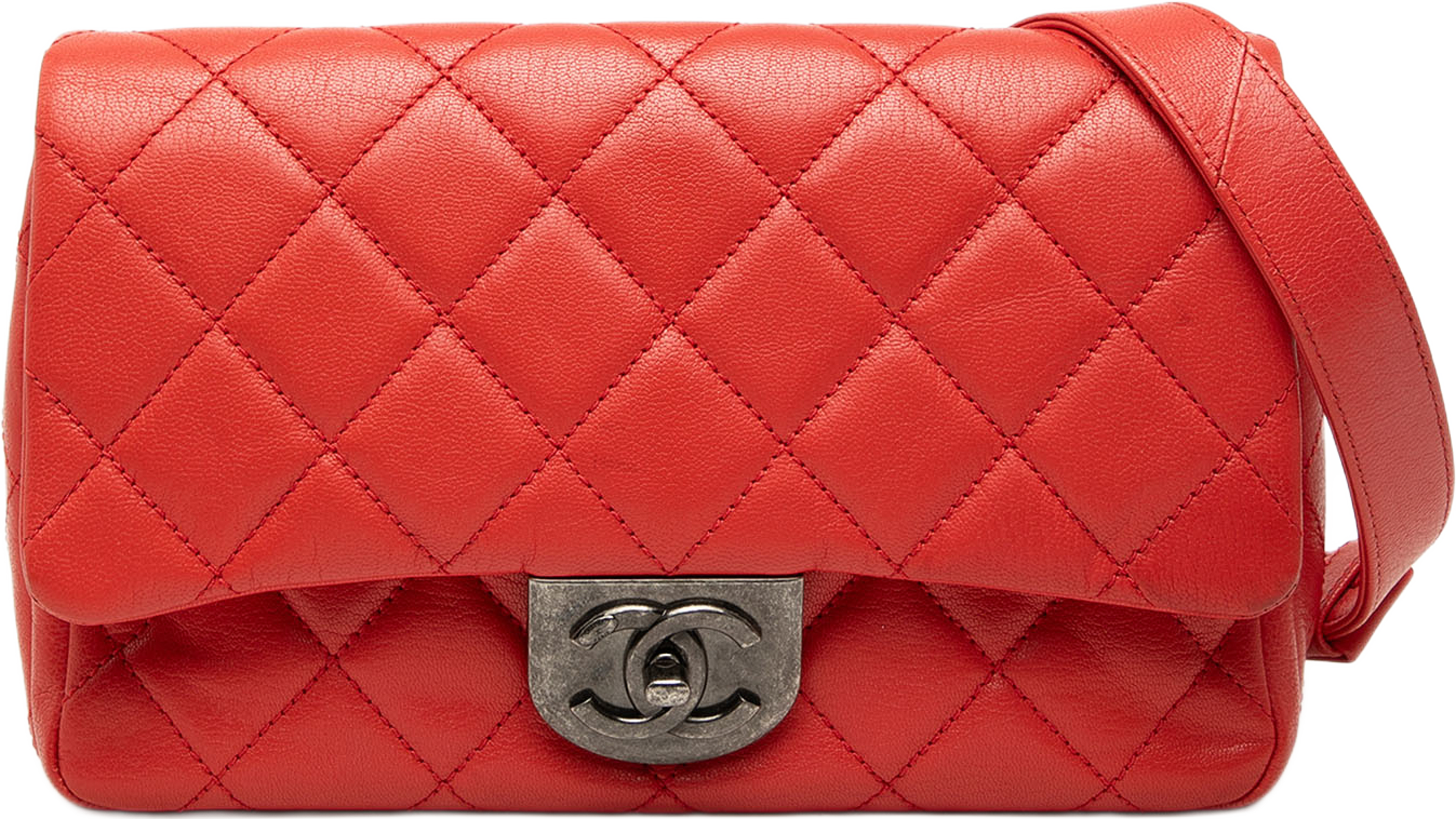 Chanel Small Quilted Goatskin Double Carry Waist Chain Flap, från Luxclusif, i färgen röd. Klicka för att öppna bilden i stort format
