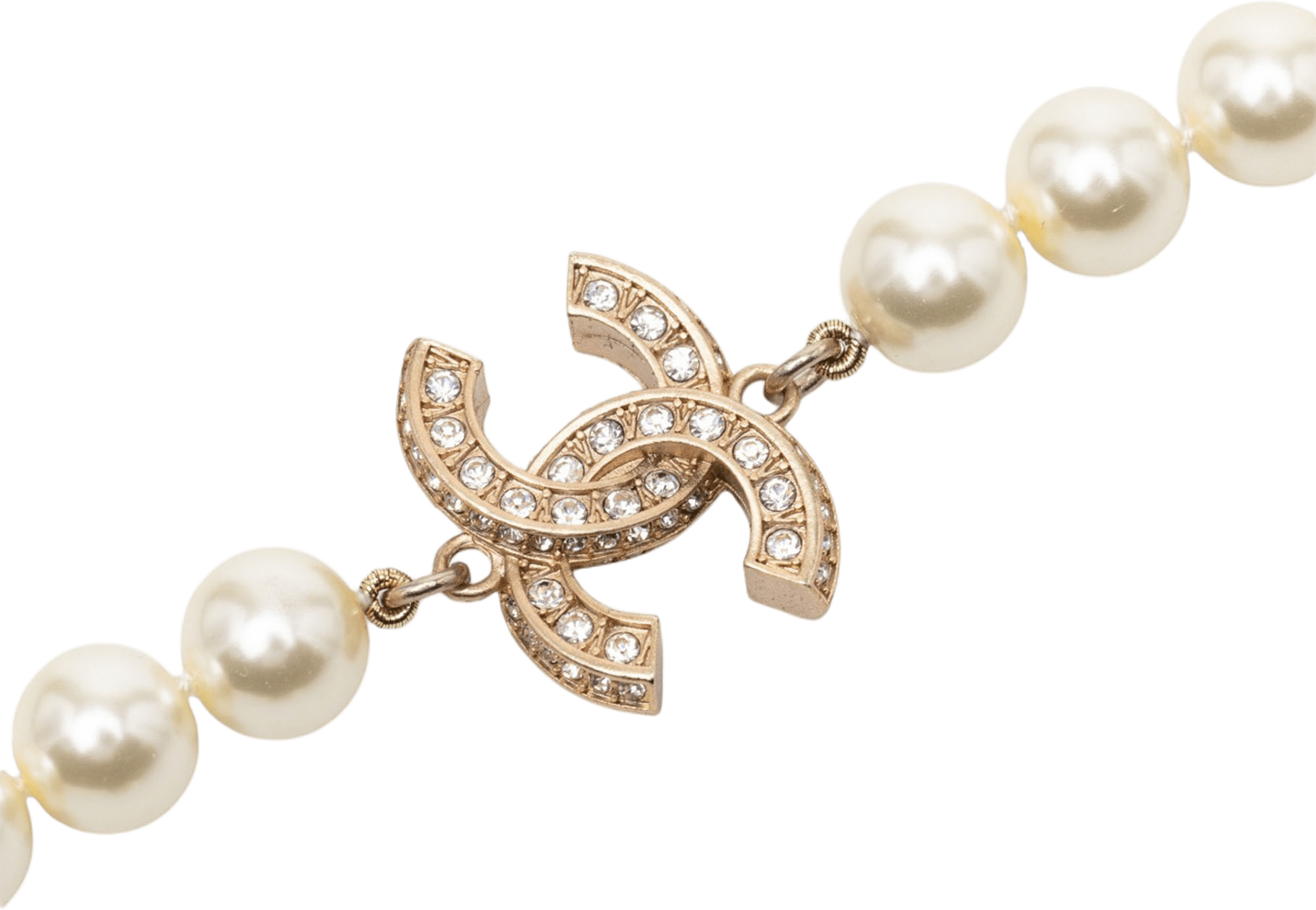 Chanel Cc Gold Plated And Faux Pearl Rhinestones Long Necklace, från Luxclusif, i färgen pearl. Klicka för att öppna bilden i stort format