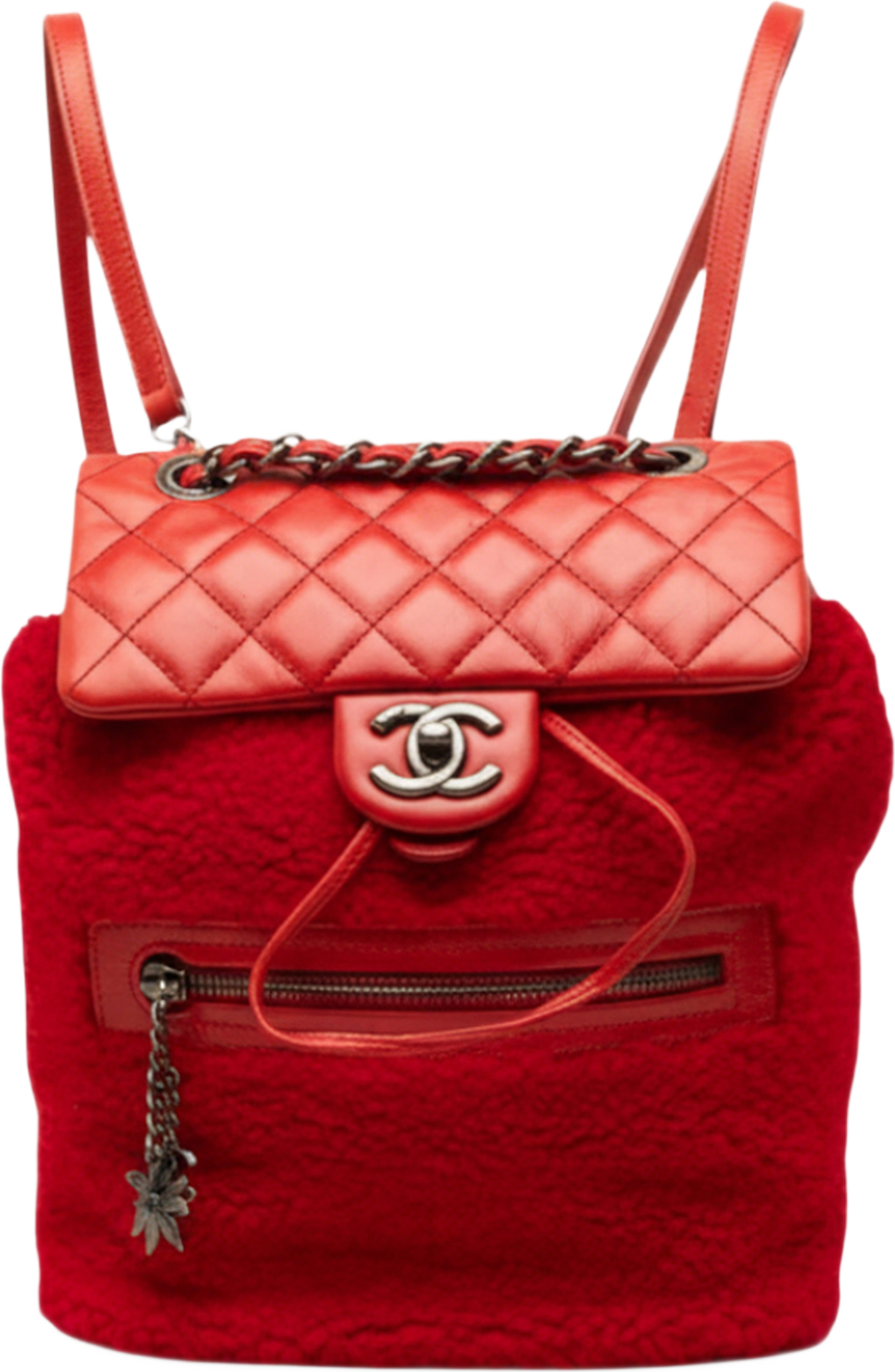 Chanel Small Shearling And Glazed Calfskin Mountain Backpack, från Luxclusif, i färgen röd. Klicka för att öppna bilden i stort format