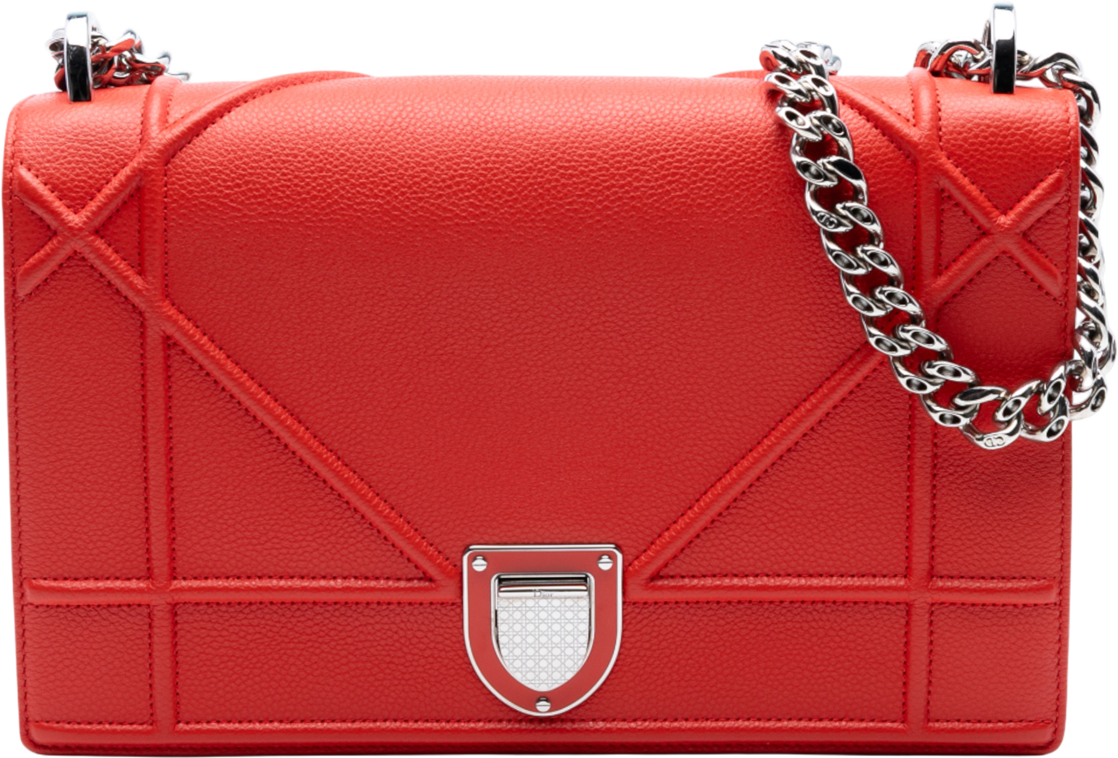 Dior Medium Grained Calfskin Diorama Flap, från Luxclusif, i färgen red. Klicka för att öppna bilden i stort format