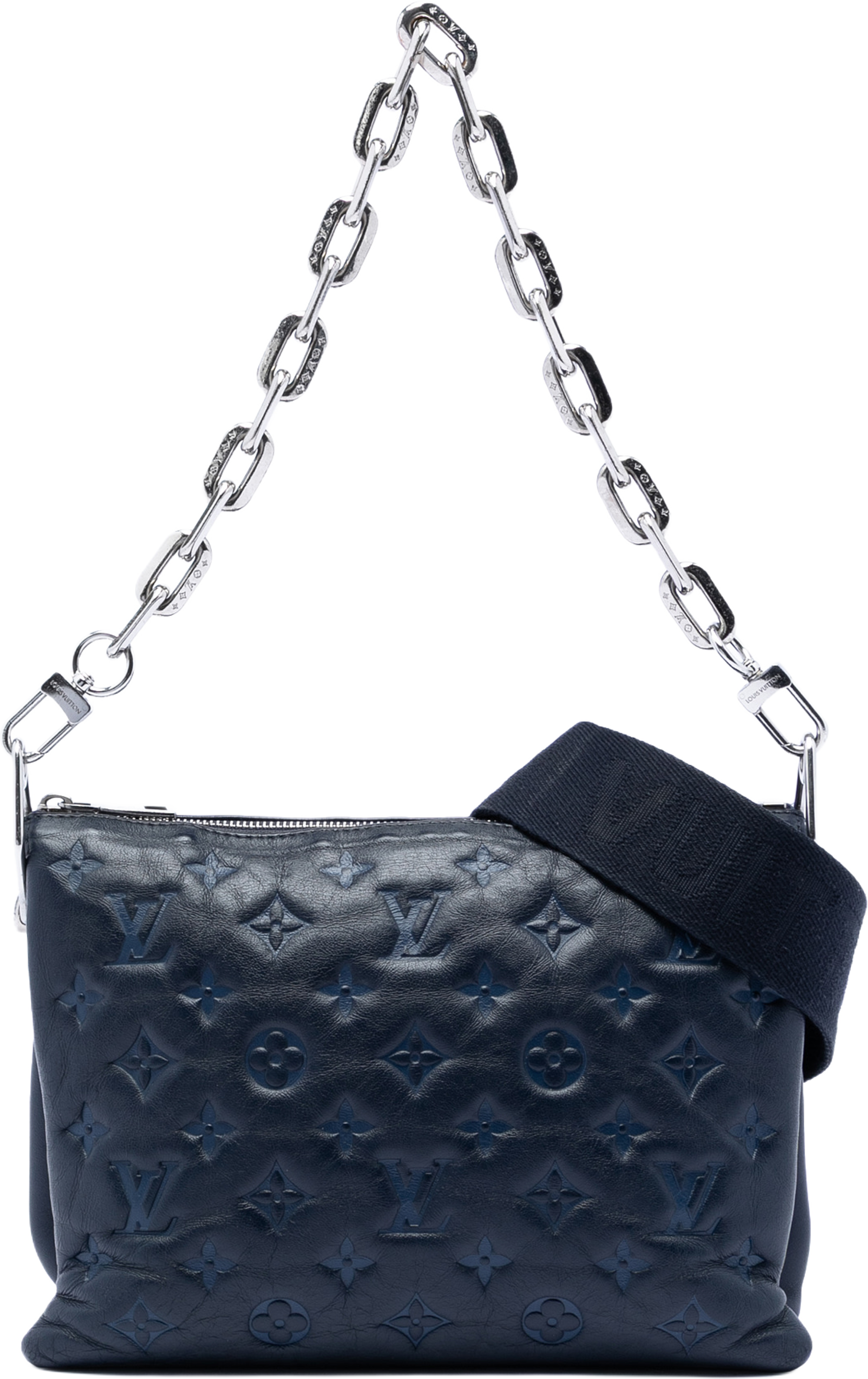 Louis Vuitton Monogram Embossed Puffy Lambskin Coussin Pm, från Luxclusif, i färgen navy. Klicka för att öppna bilden i stort format