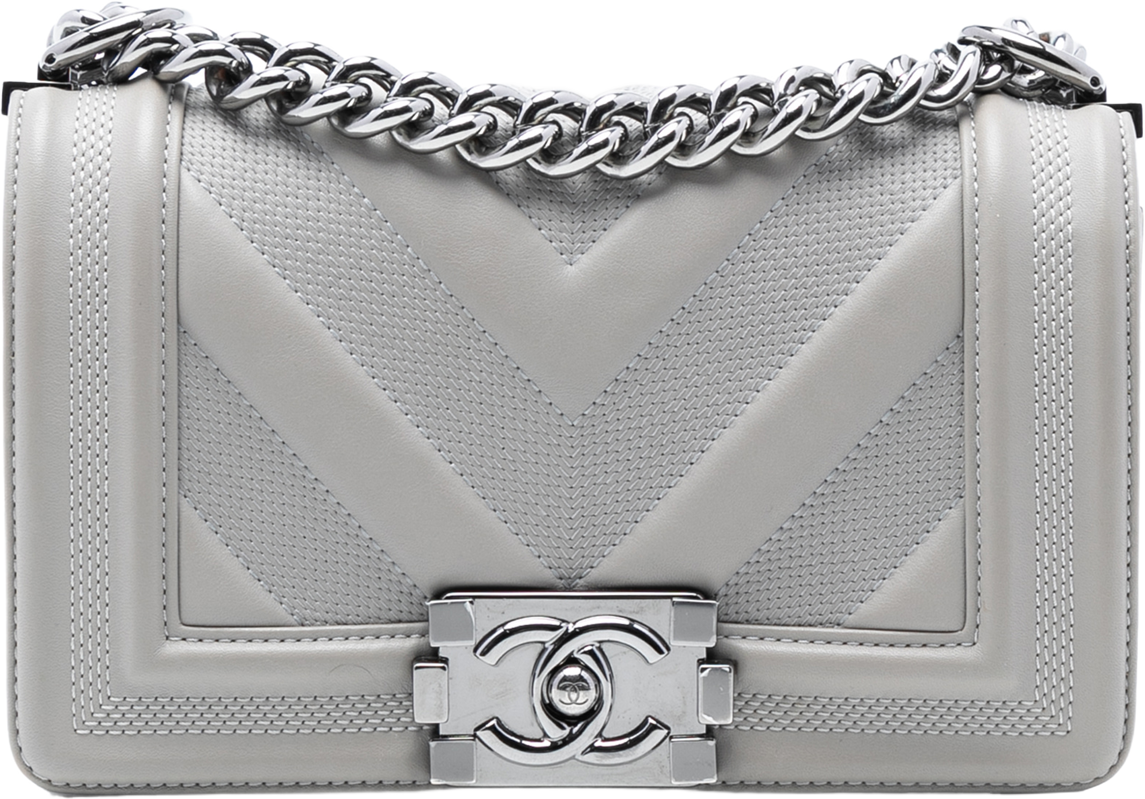 Chanel Small Chevron Stitched Calfskin Boy Flap, från Luxclusif, i färgen gray. Klicka för att öppna bilden i stort format