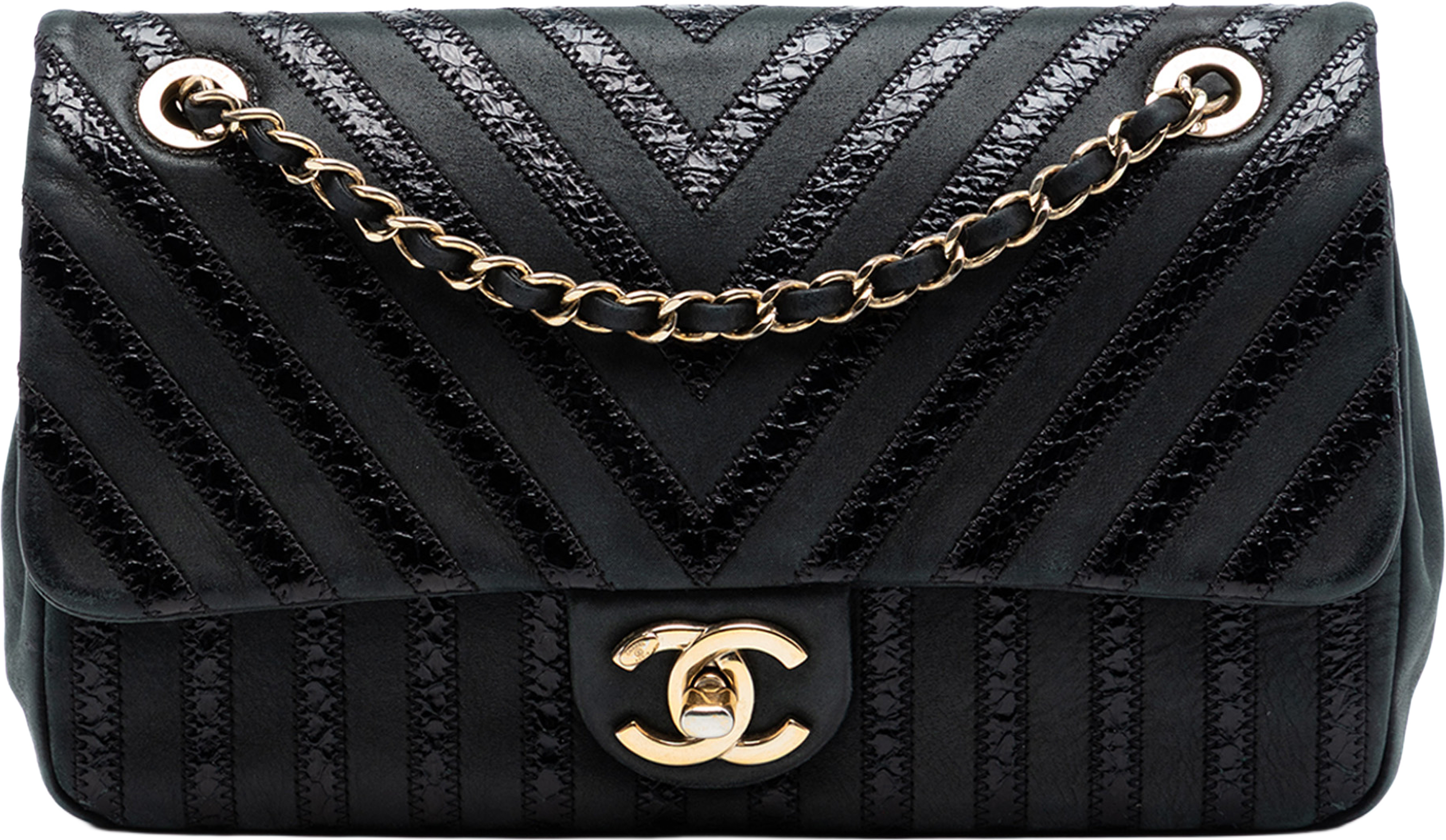 Chanel Medium Classic Chevron Wrinkled Calfskin And Suede Single Flap, från Luxclusif, i färgen black. Klicka för att öppna bilden i stort format