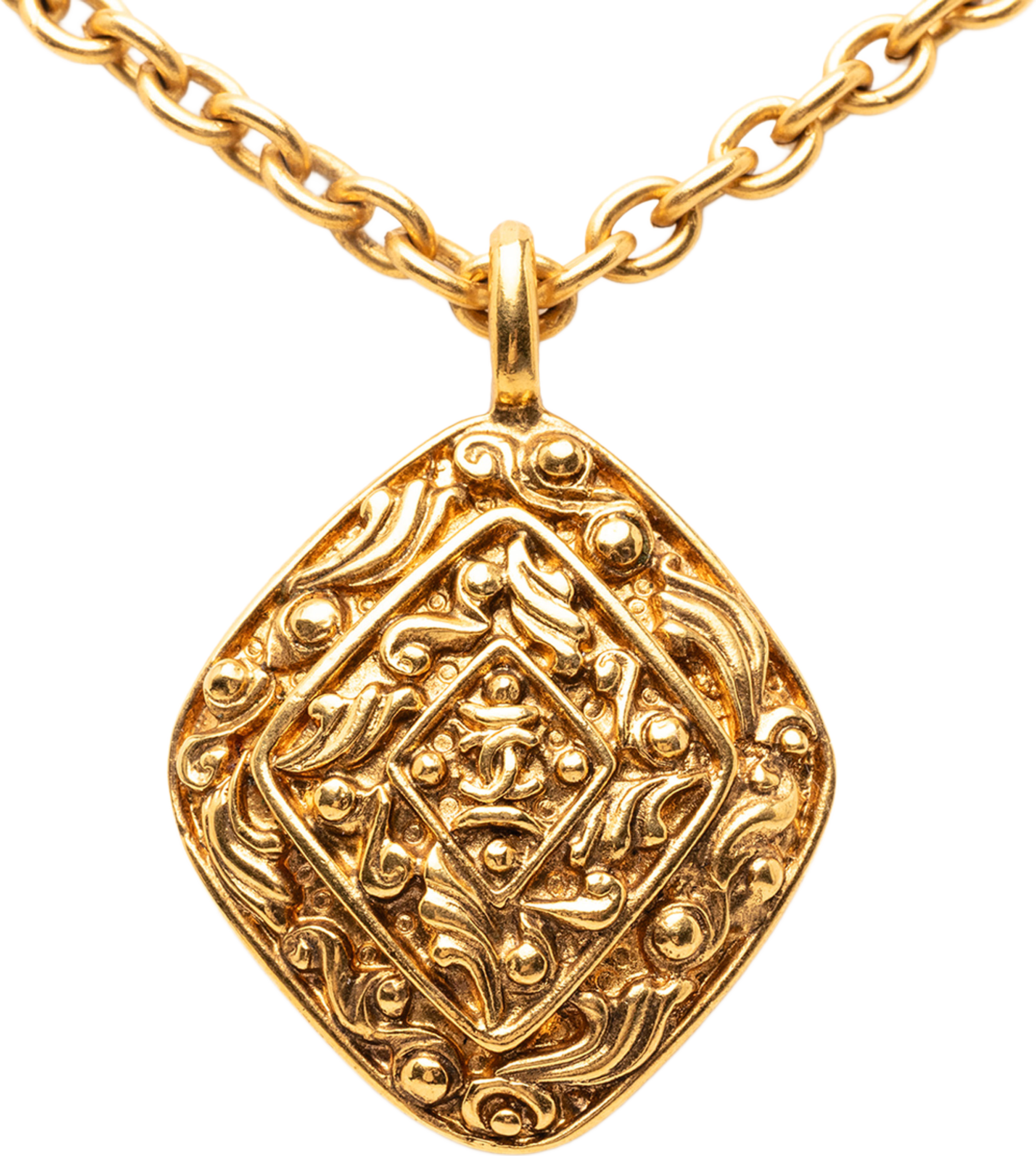 Chanel Cc Gold Plated Rhombus Medallion Pendant Necklace, från Luxclusif, i färgen guld. Klicka för att öppna bilden i stort format