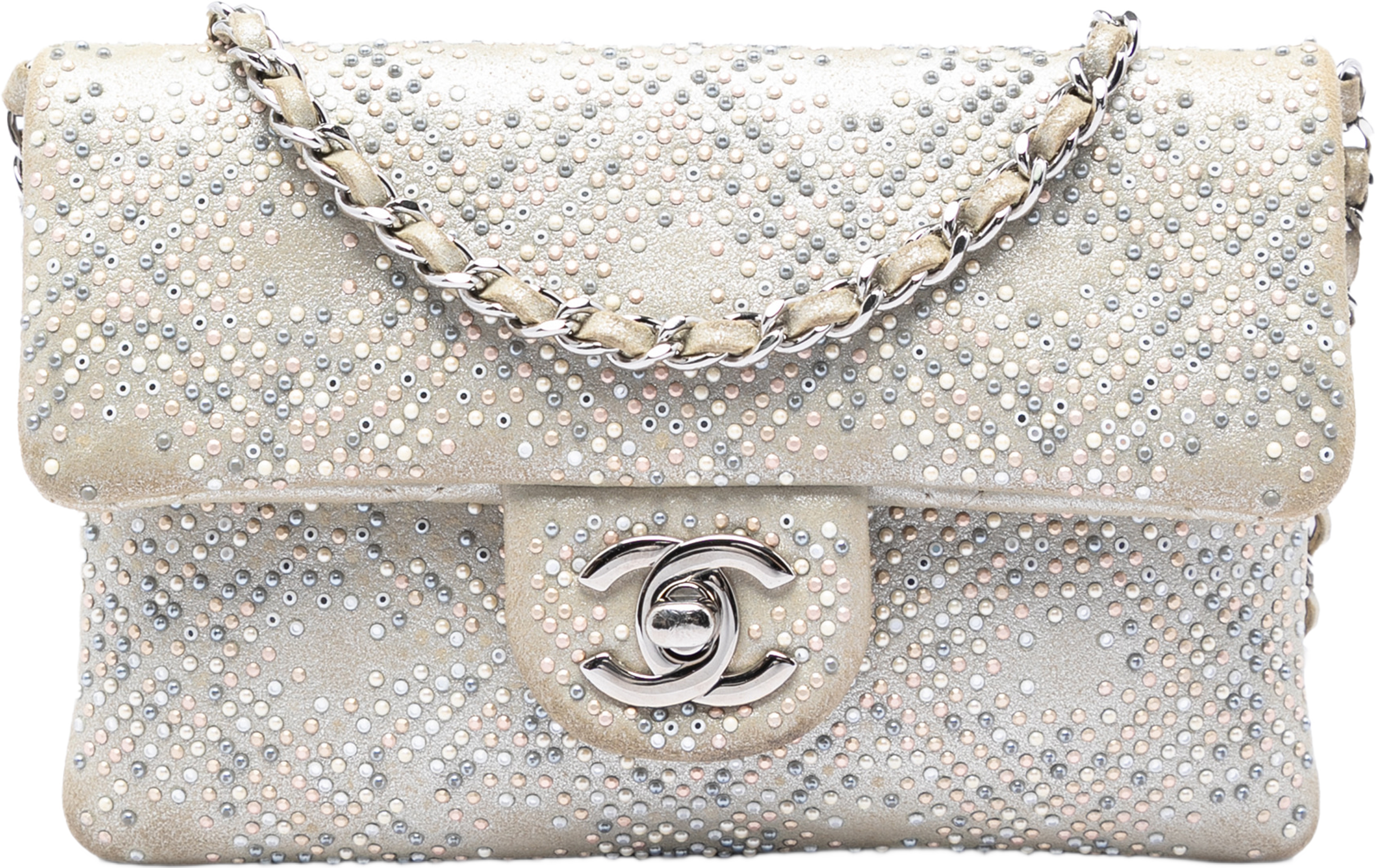 Chanel Mini Suede Beaded Mineral Nights Flap, från Luxclusif, i färgen beige. Klicka för att öppna bilden i stort format