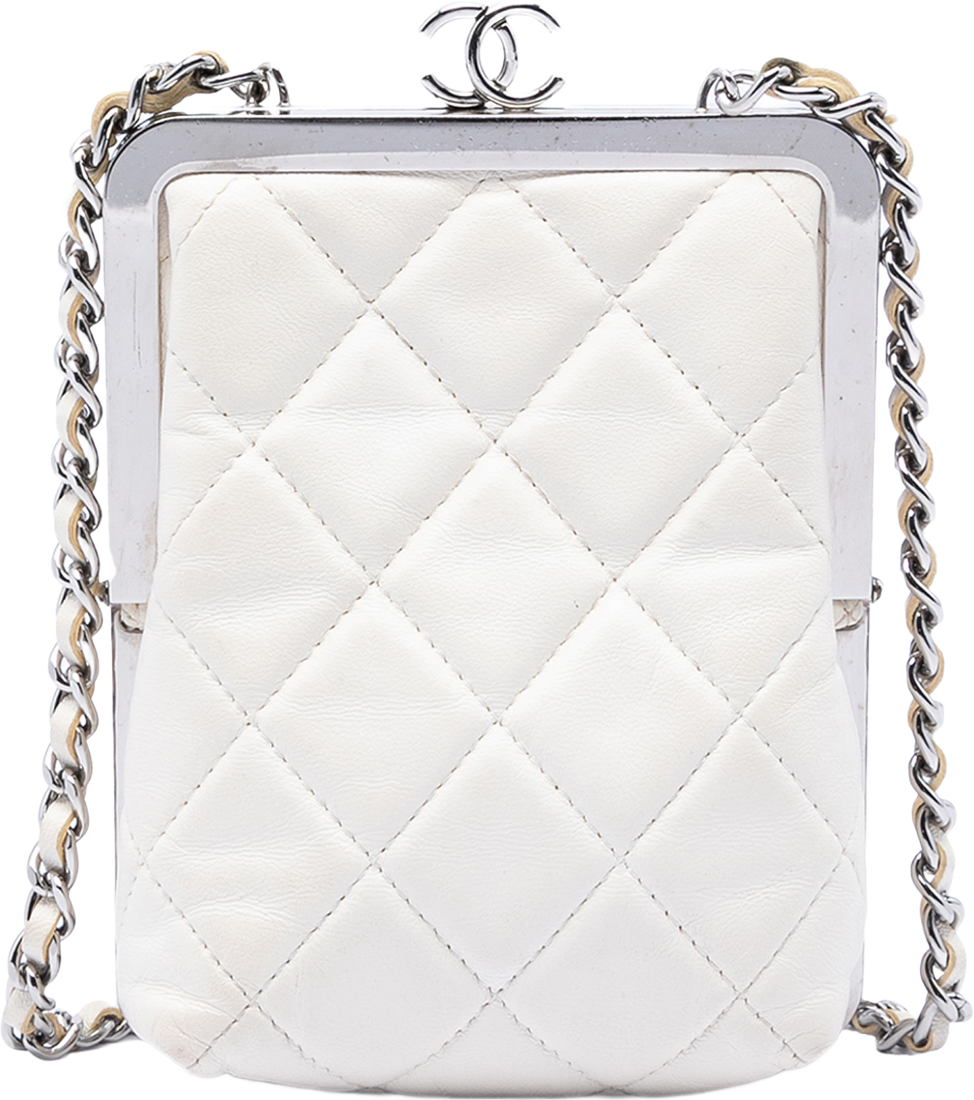 Chanel Cc Quilted Acrylic And Lambskin Evening Clutch With Chain, från Luxclusif, i färgen white. Klicka för att öppna bilden i stort format