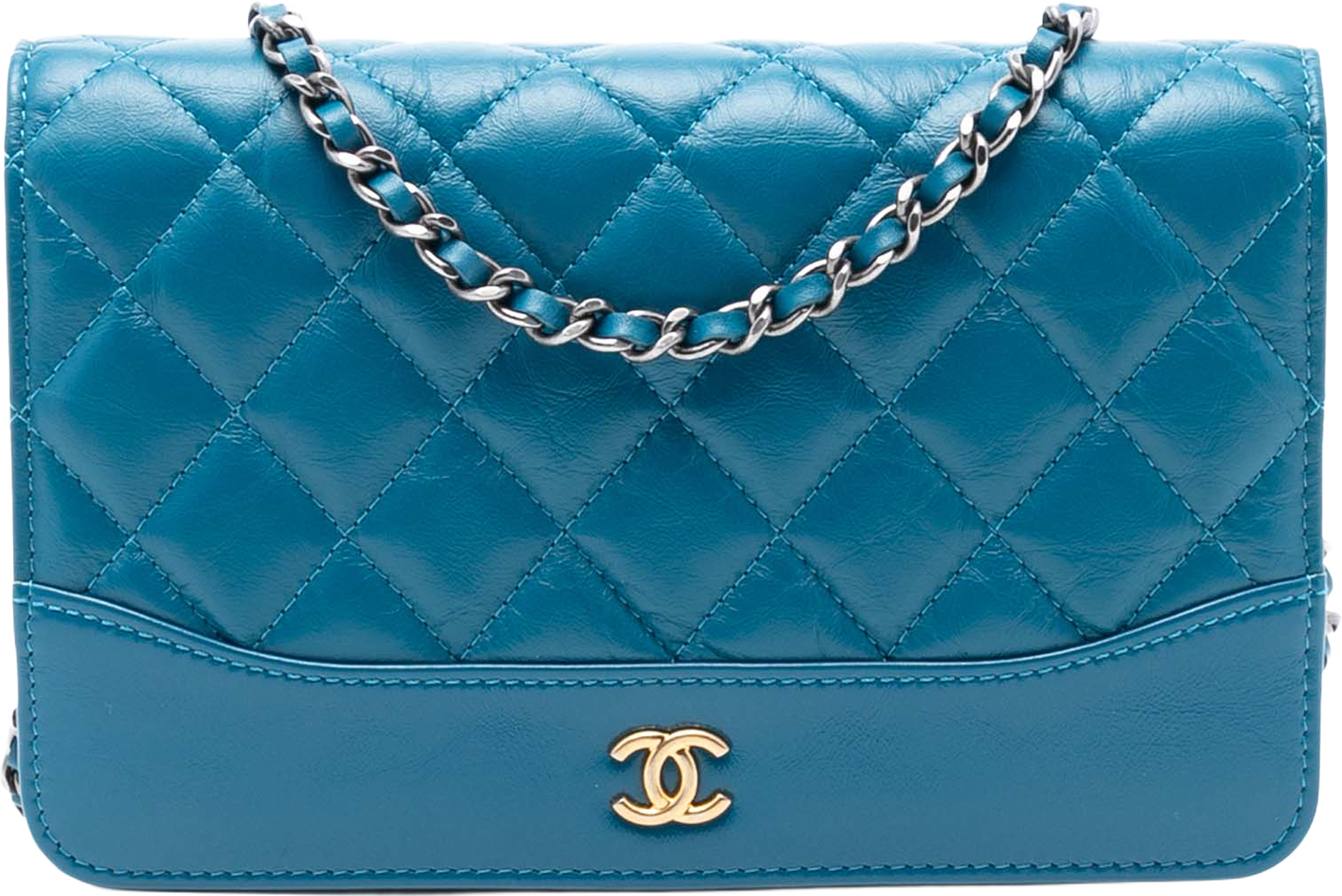 Chanel Quilted Aged Calfskin Gabrielle Wallet On Chain, från Luxclusif, i färgen blue. Klicka för att öppna bilden i stort format