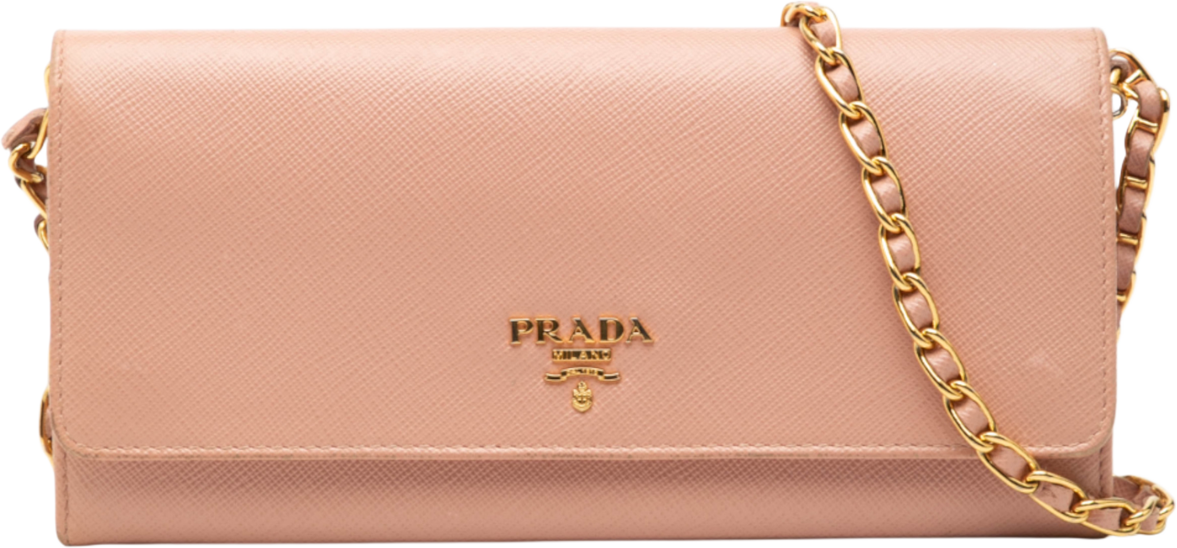 Prada Saffiano Wallet On Chain, från Luxclusif, i färgen pink. Klicka för att öppna bilden i stort format