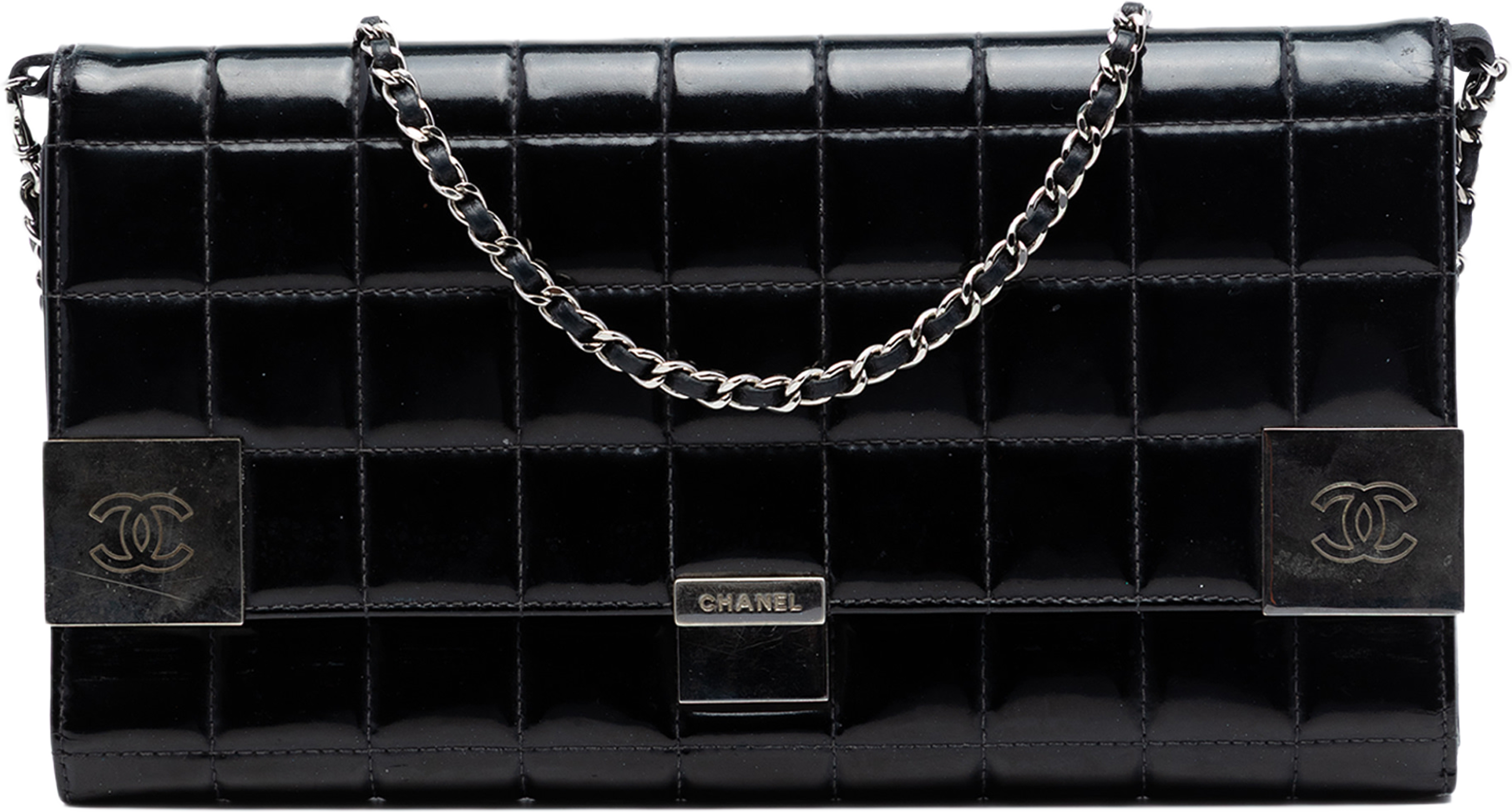 Chanel Cc Chocolate Bar Patent Clutch On Chain, från Luxclusif, i färgen black. Klicka för att öppna bilden i stort format