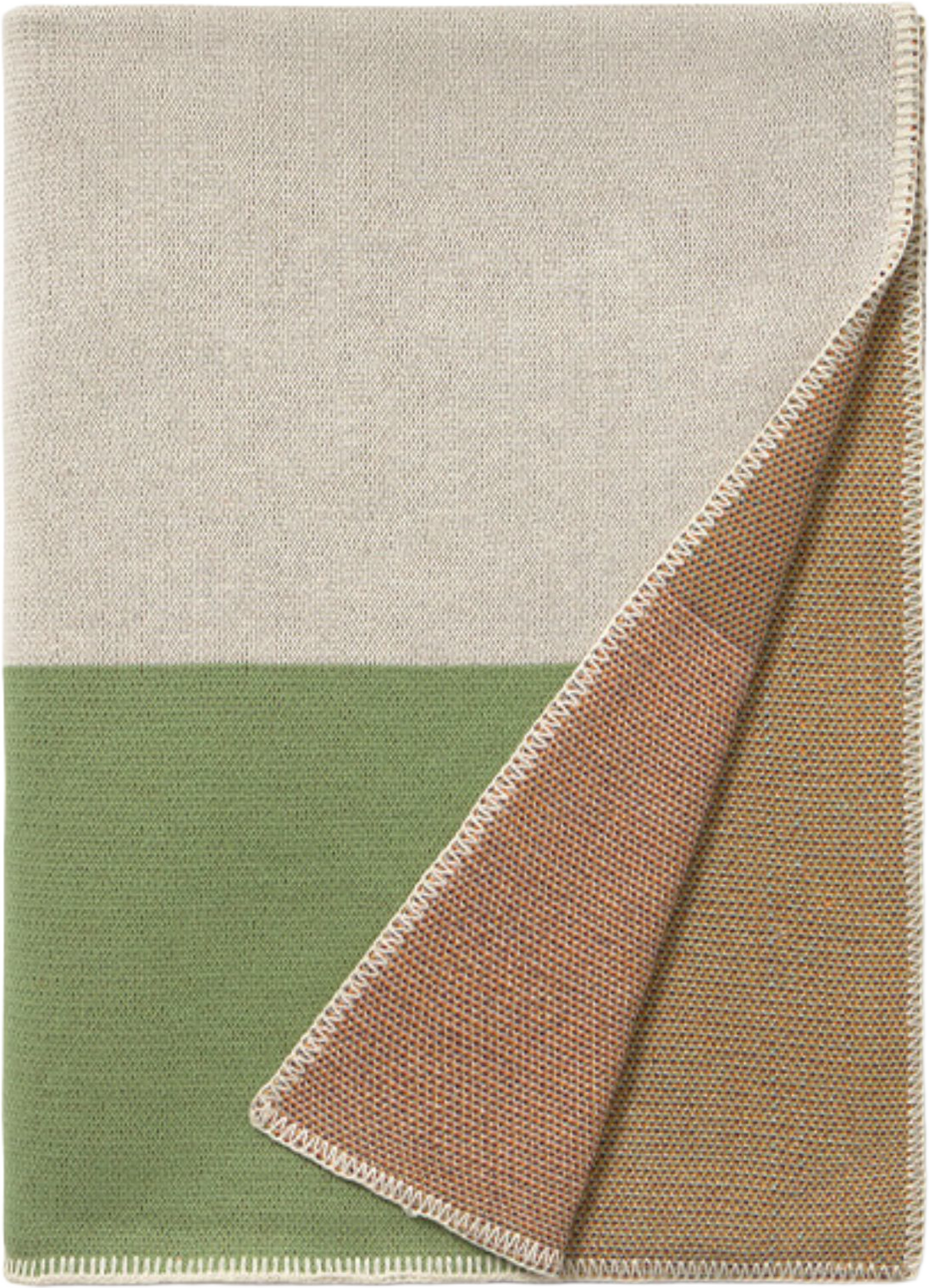 Stickad Filt Färgkomposition, från LORENA CANALS, i färgen naturlig, cornsilk, toskansk sol, orange, indigo. Klicka för att öppna bilden i stort format