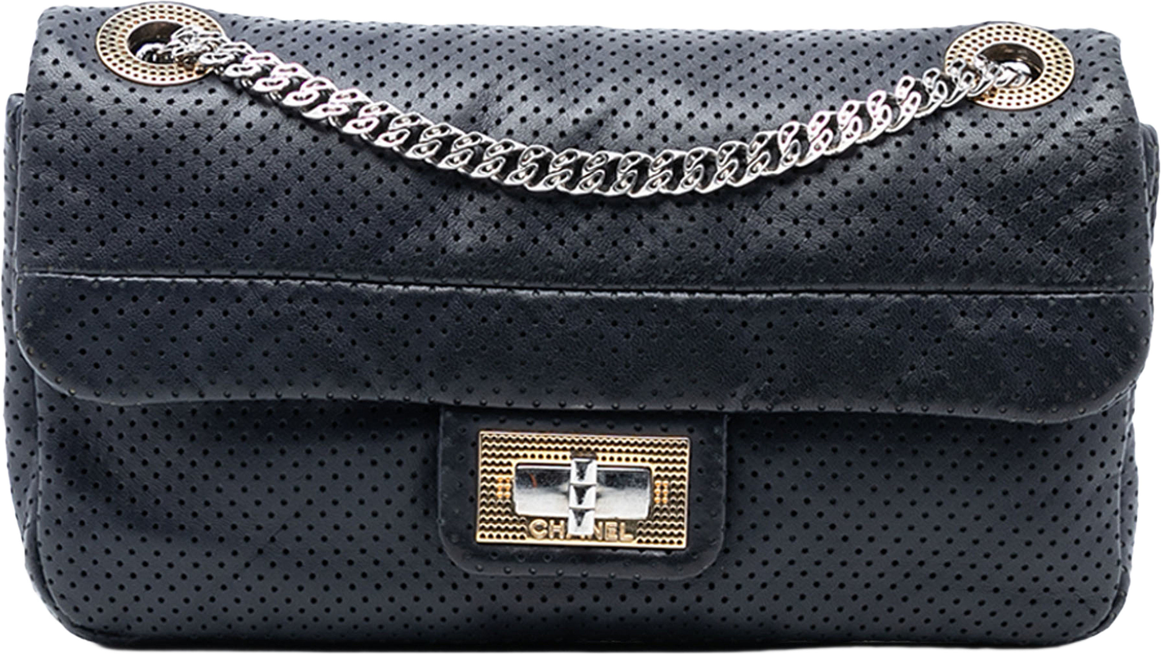 Chanel Small Reissue Perforated Calfskin Drill Flap, från Luxclusif, i färgen black. Klicka för att öppna bilden i stort format